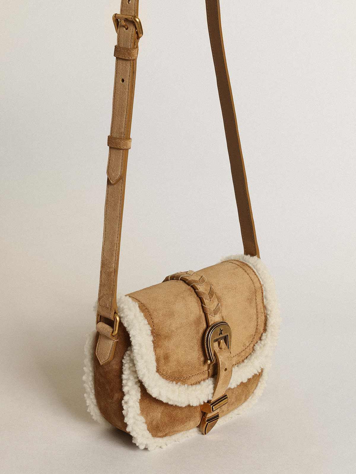Golden Goose - Rodeo Bag pequeño de ante con detalles de shearling in 