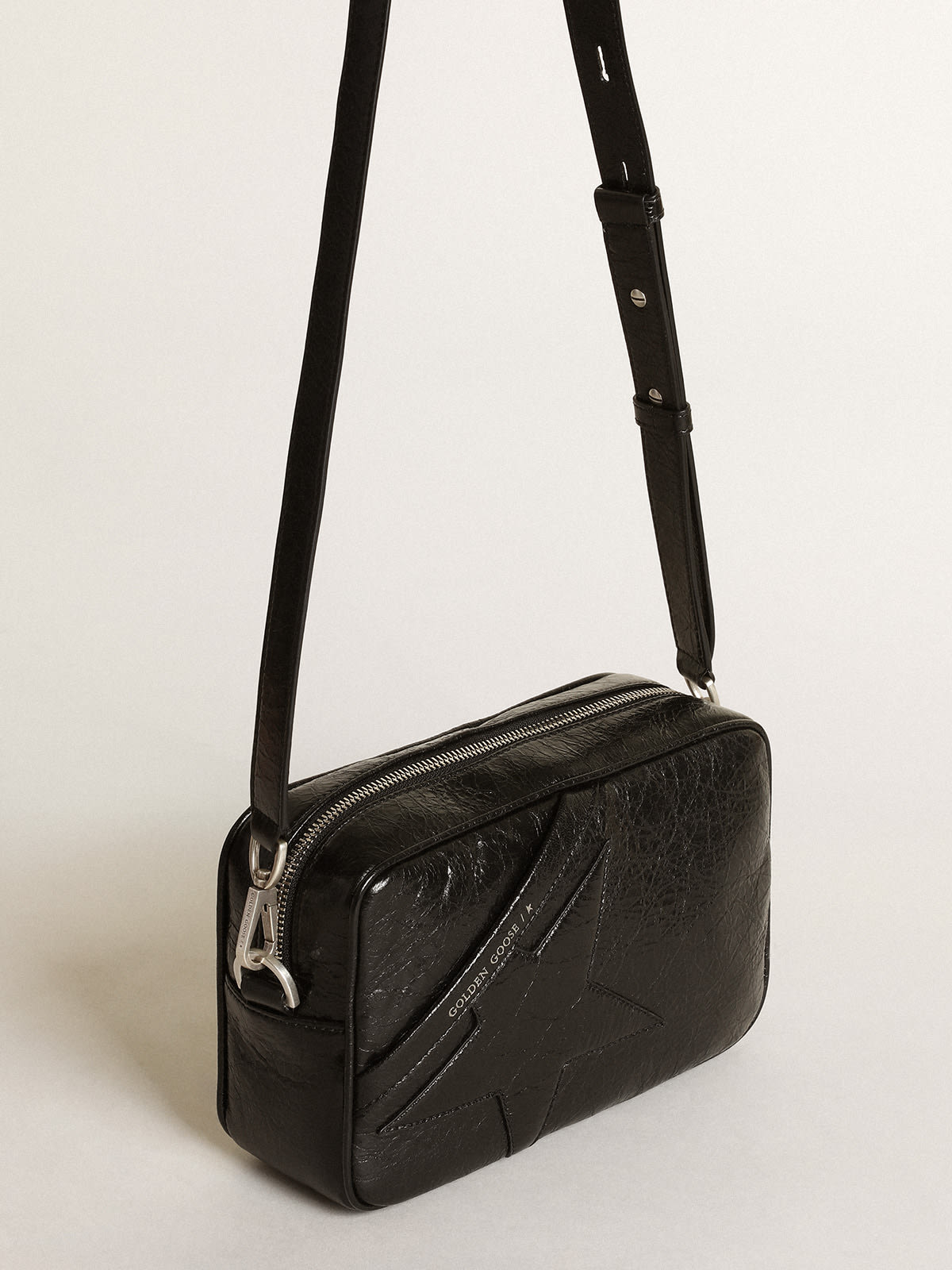 Golden Goose - Borsa Star Bag in pelle lucida color nero con stella ton sur ton in 