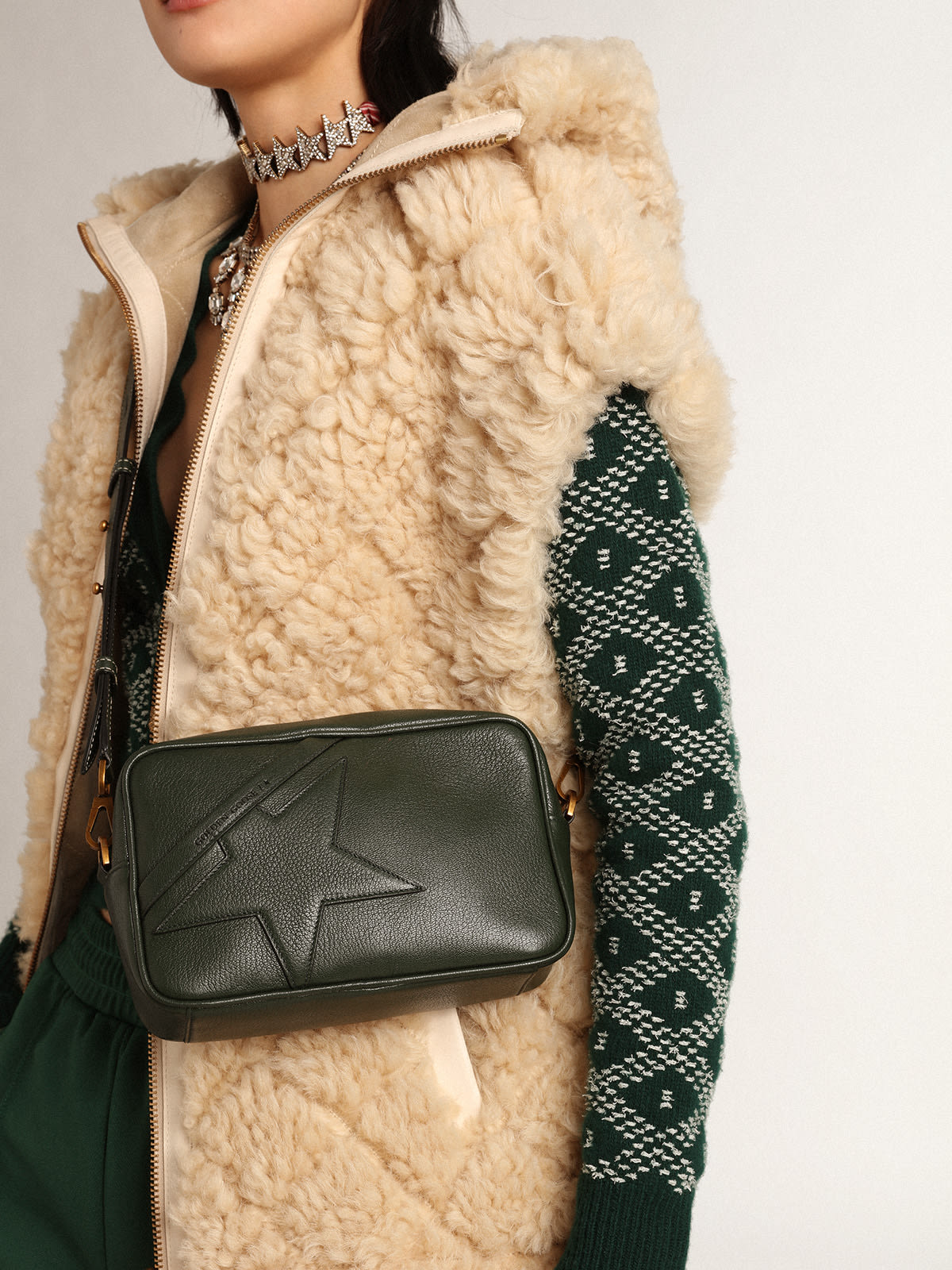 Golden Goose - Star Bag in pelle verde scuro con stella ton sur ton in 