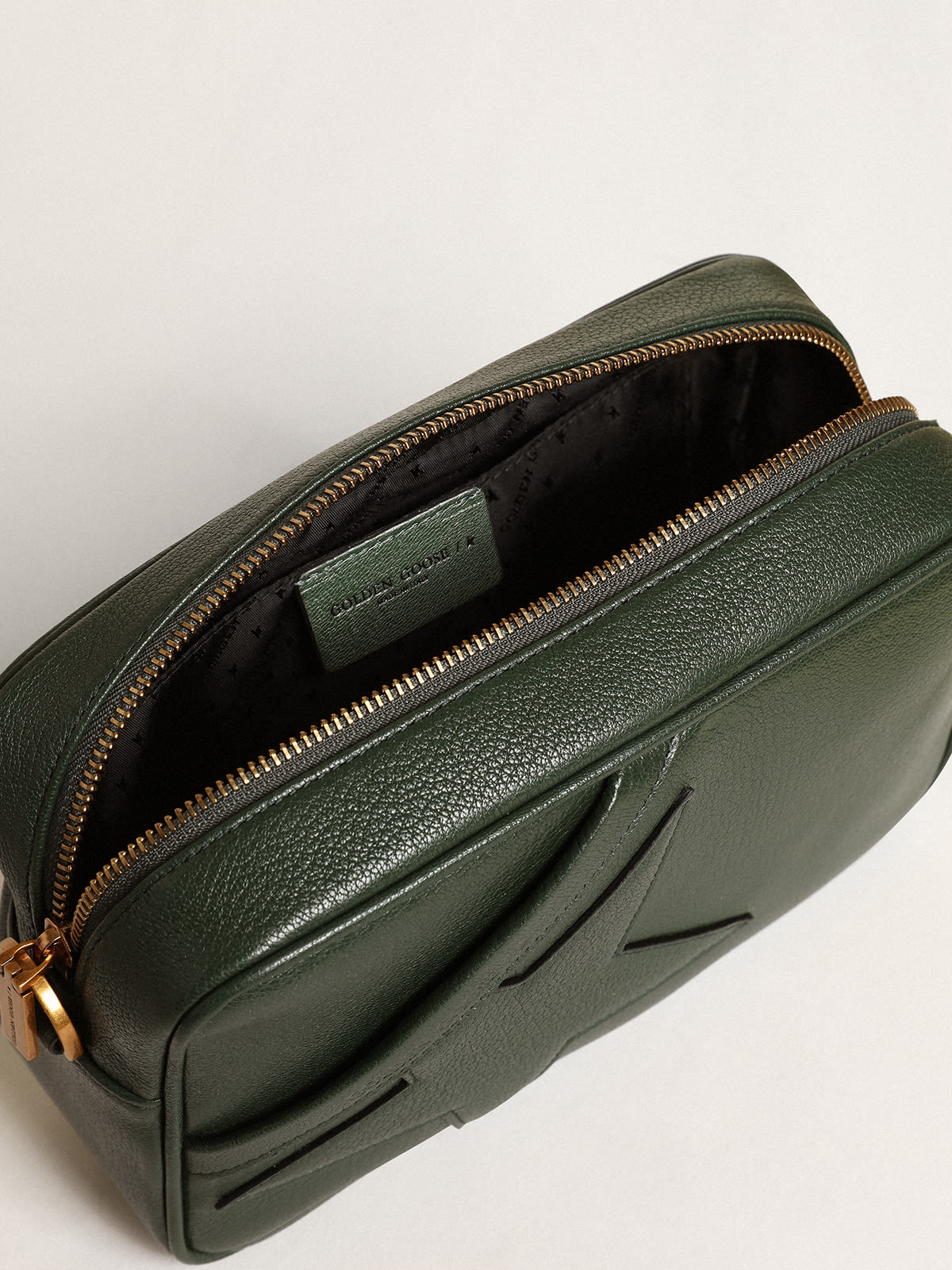Golden Goose - Damen-Star Bag aus dunkelgrünem Leder mit Ton-in-Ton-Stern in 
