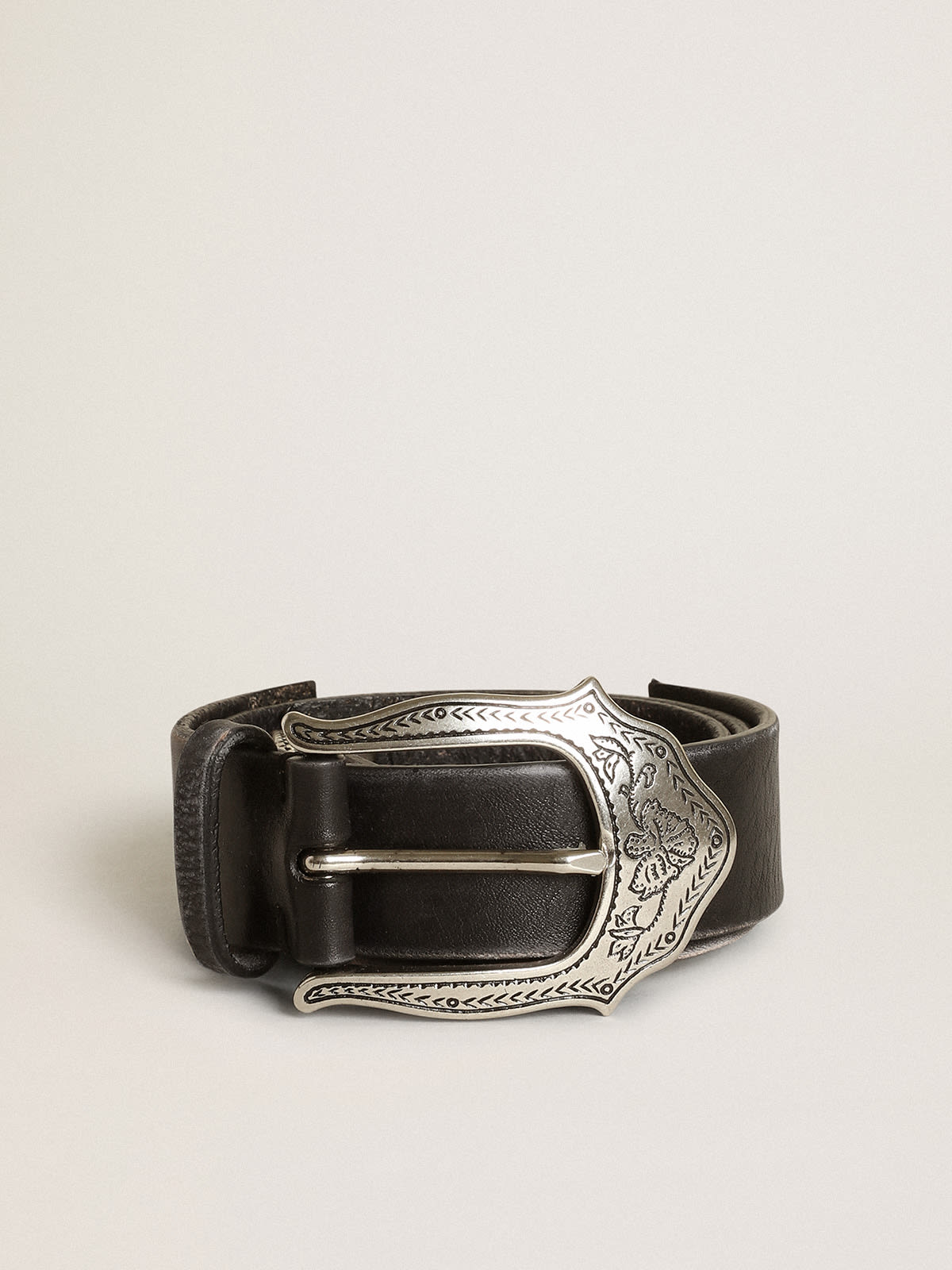 Ceinture femme en cuir noir avec décorations argentées