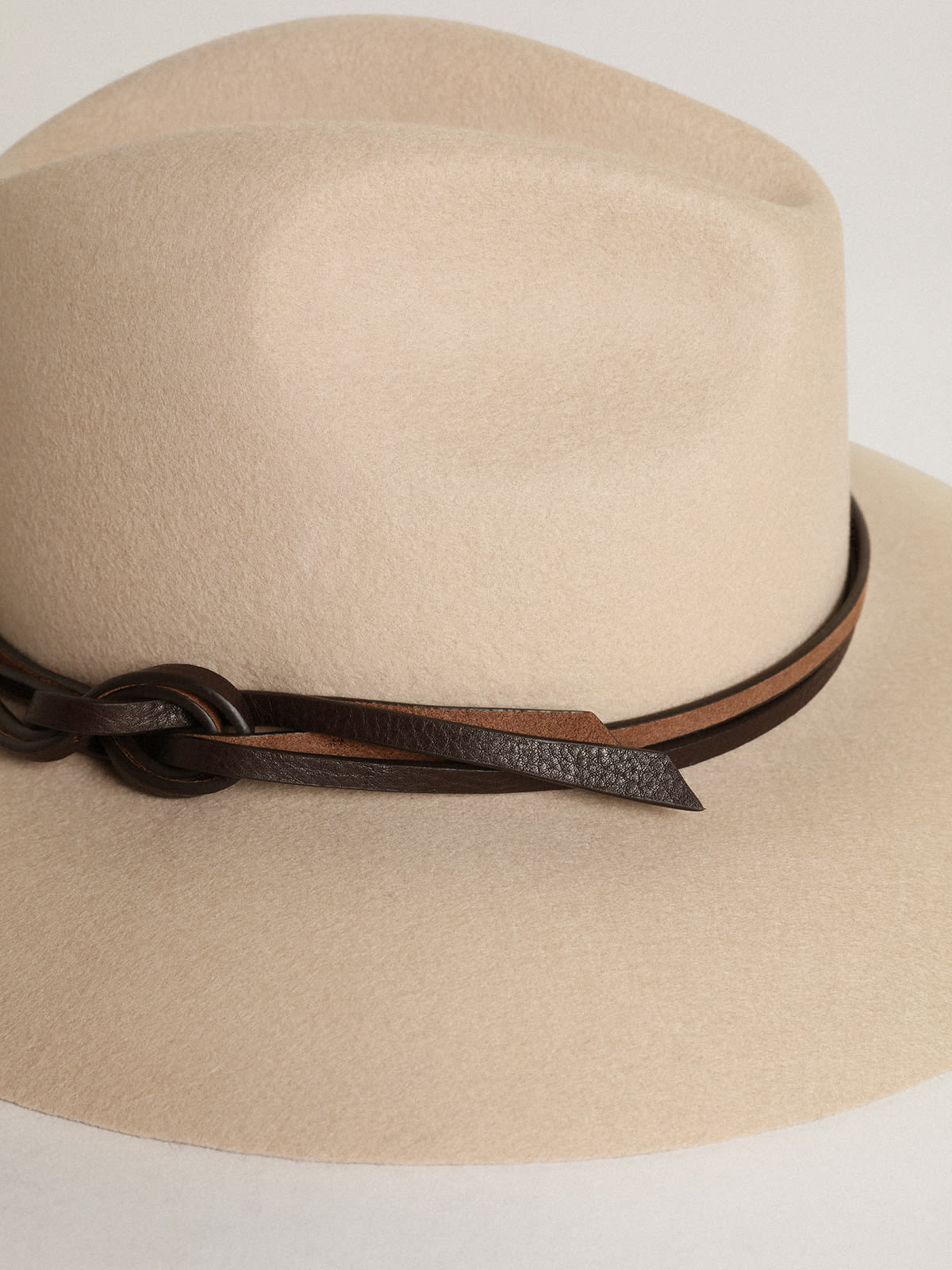 Golden Goose - Journey Collection dove-gray Fedora hat with leather strap    in 