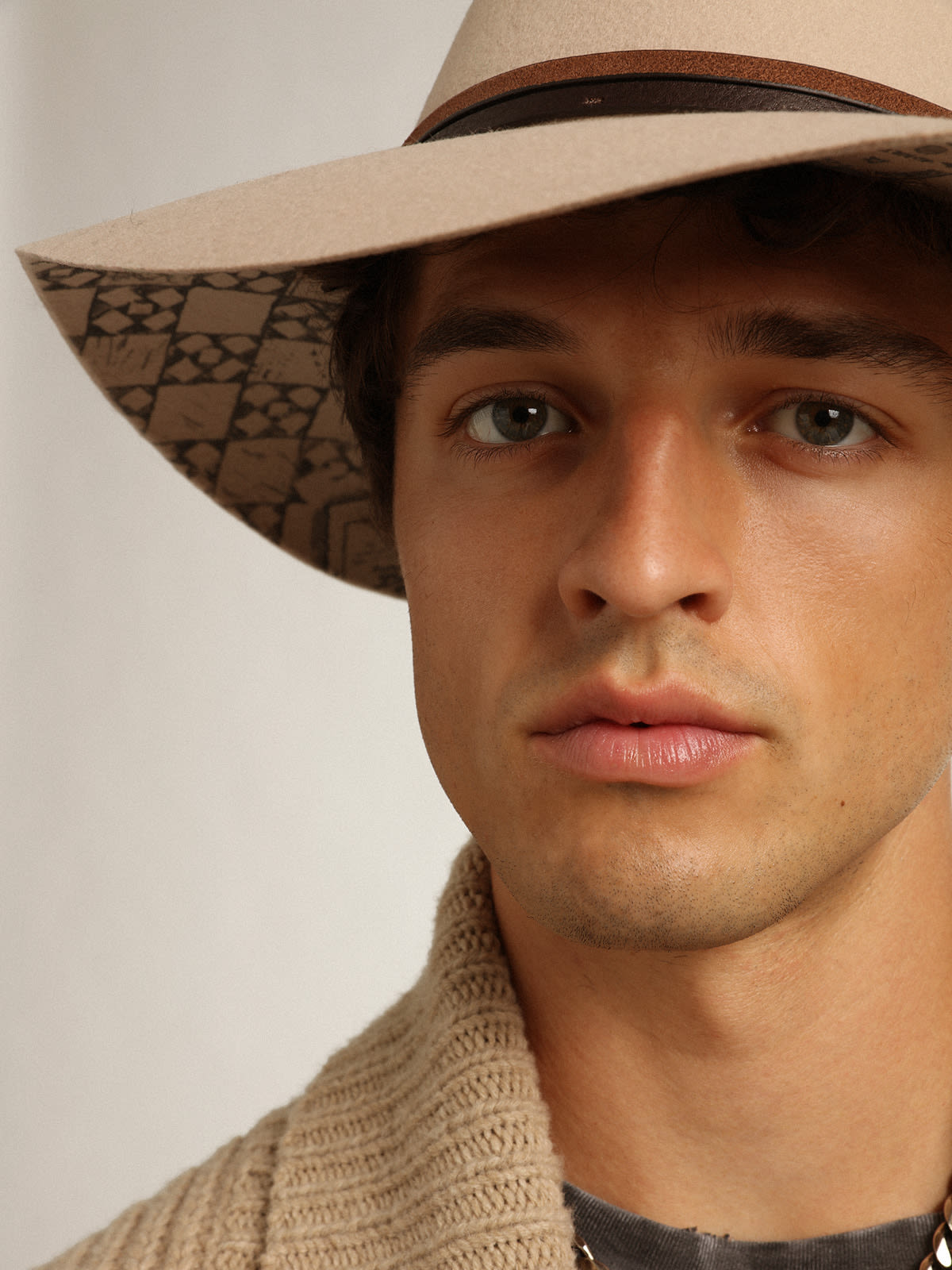 Golden Goose - Journey Collection dove-gray Fedora hat with leather strap    in 