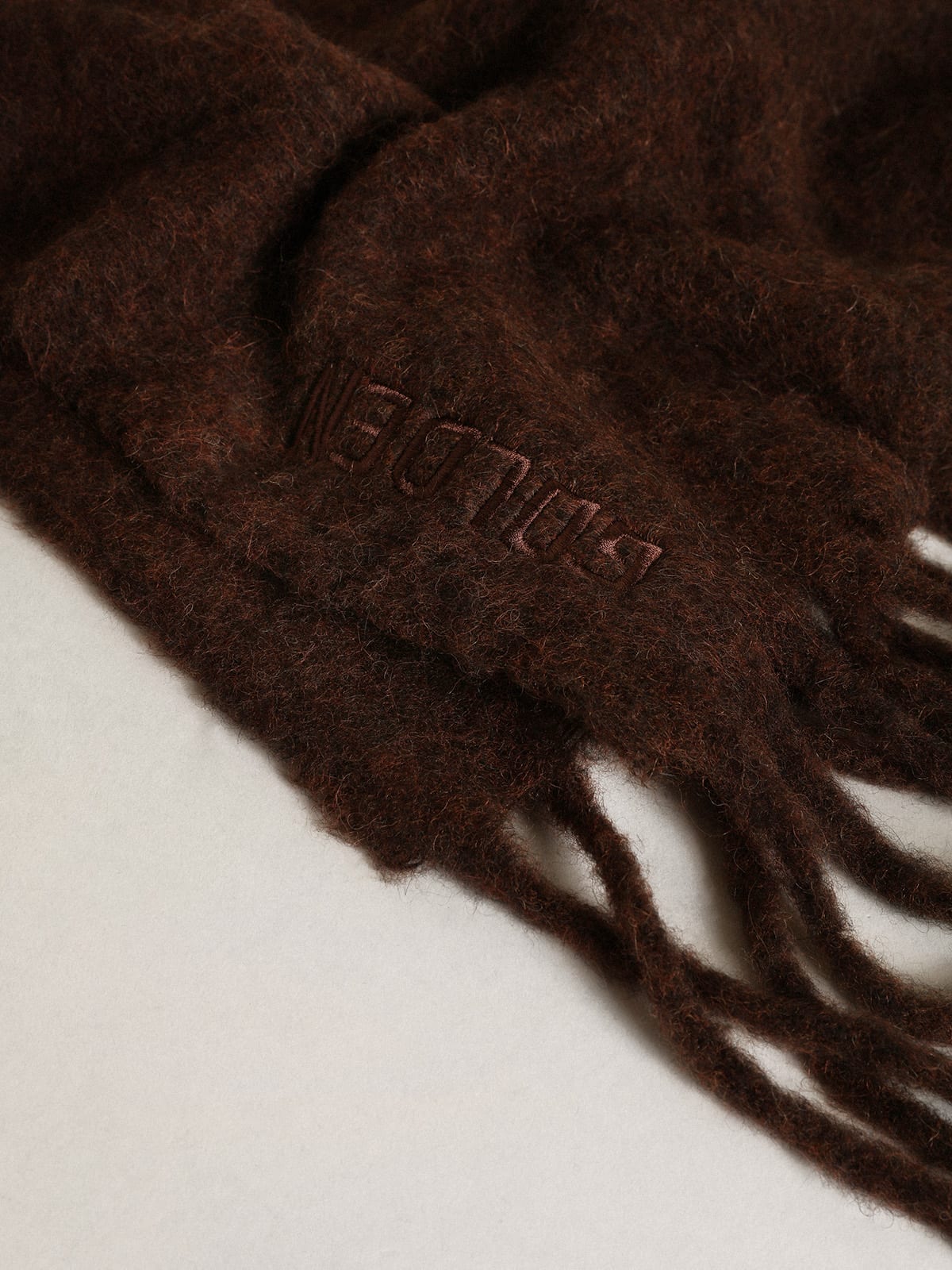 Golden Goose - Coffee-colored wool scarf with fringe and ‘Golden’ lettering in 