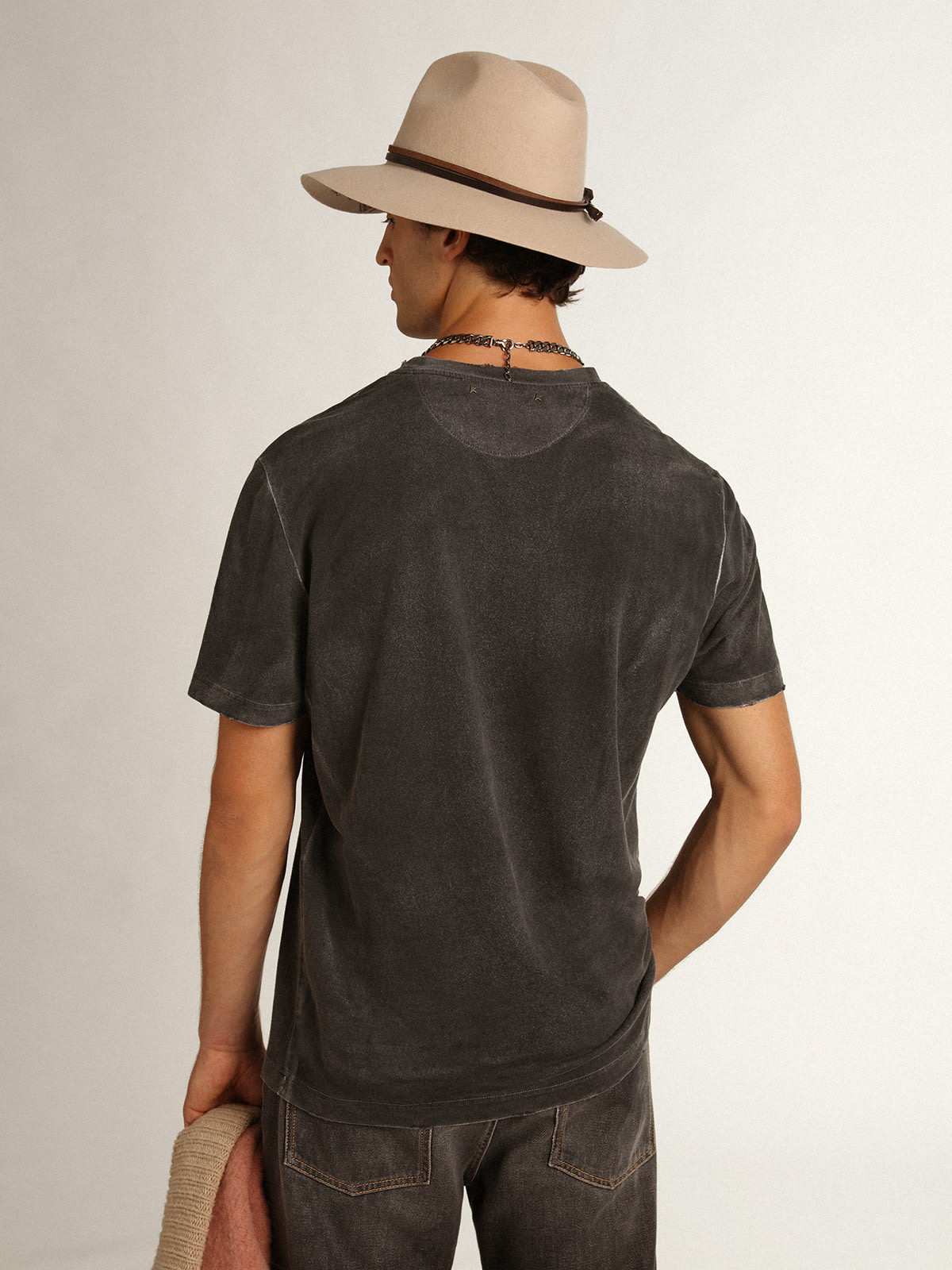 Golden Goose - Aged-look gray Journey Collection T-shirt with contrasting seagrass-colored print on the front and hand-worn areas on the edging in 