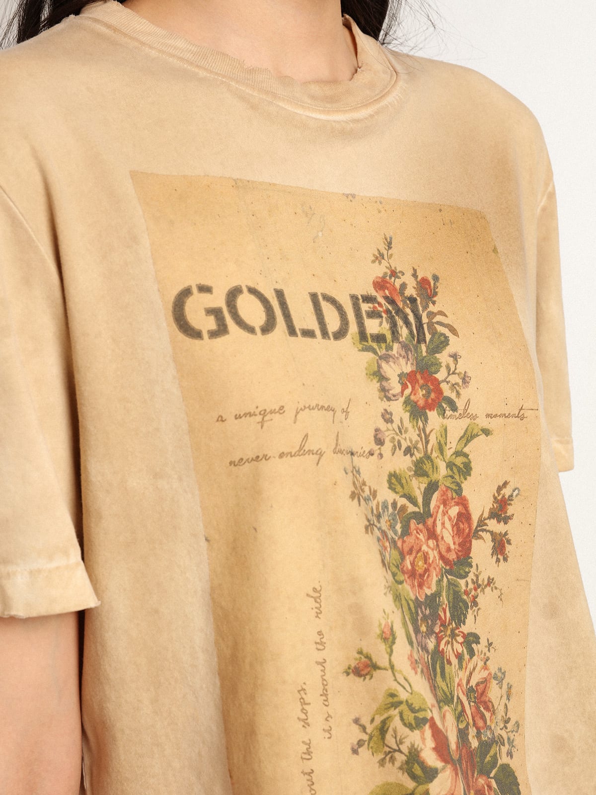 Golden Goose - T-shirt da donna color bone white con stampa floreale in 