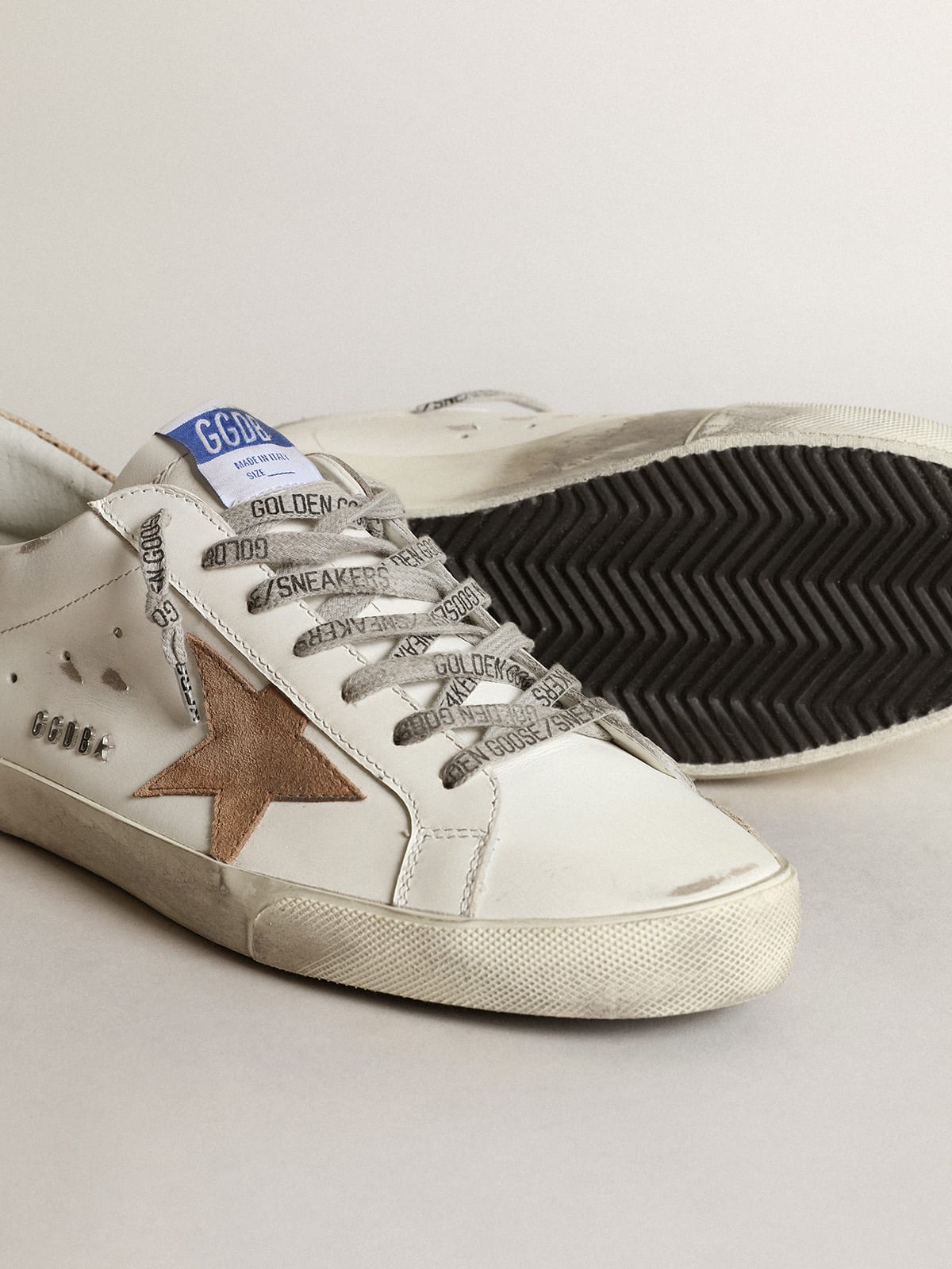 Golden Goose - Super-Star con stella in suede tabacco e talloncino beige in 