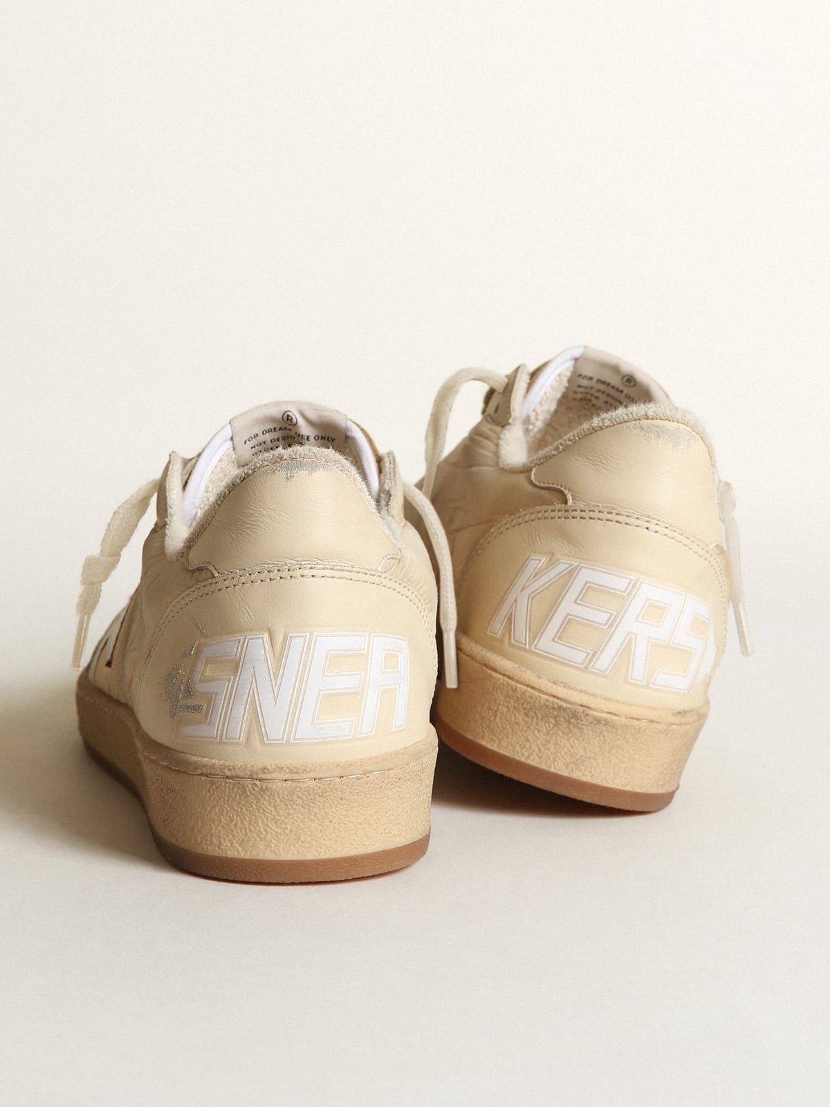 Golden Goose - Sneakers Ball Star pour homme en nylon blanc de lait avec étoile en cuir blanc et contrefort en cuir blanc de lait in 