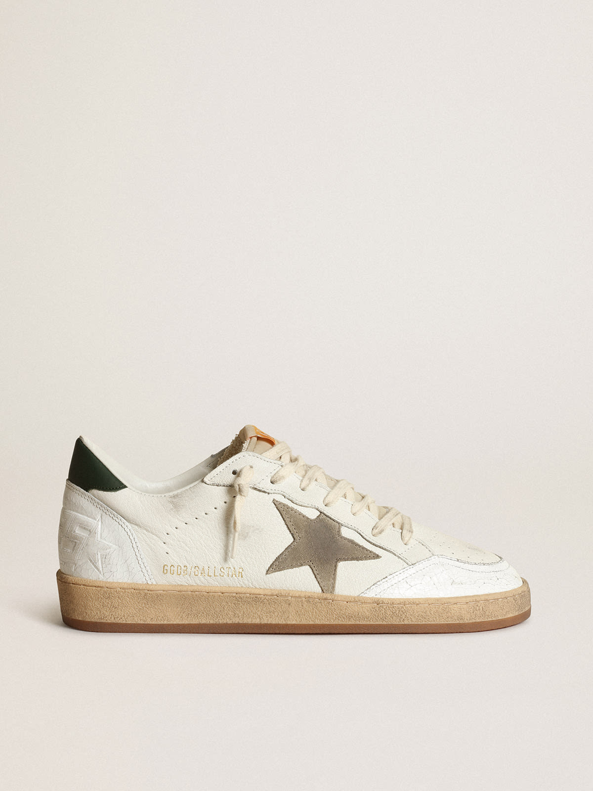 Golden Goose - Herren Ball Star aus weißem Nappa mit taubengrauem Raulederstern in 