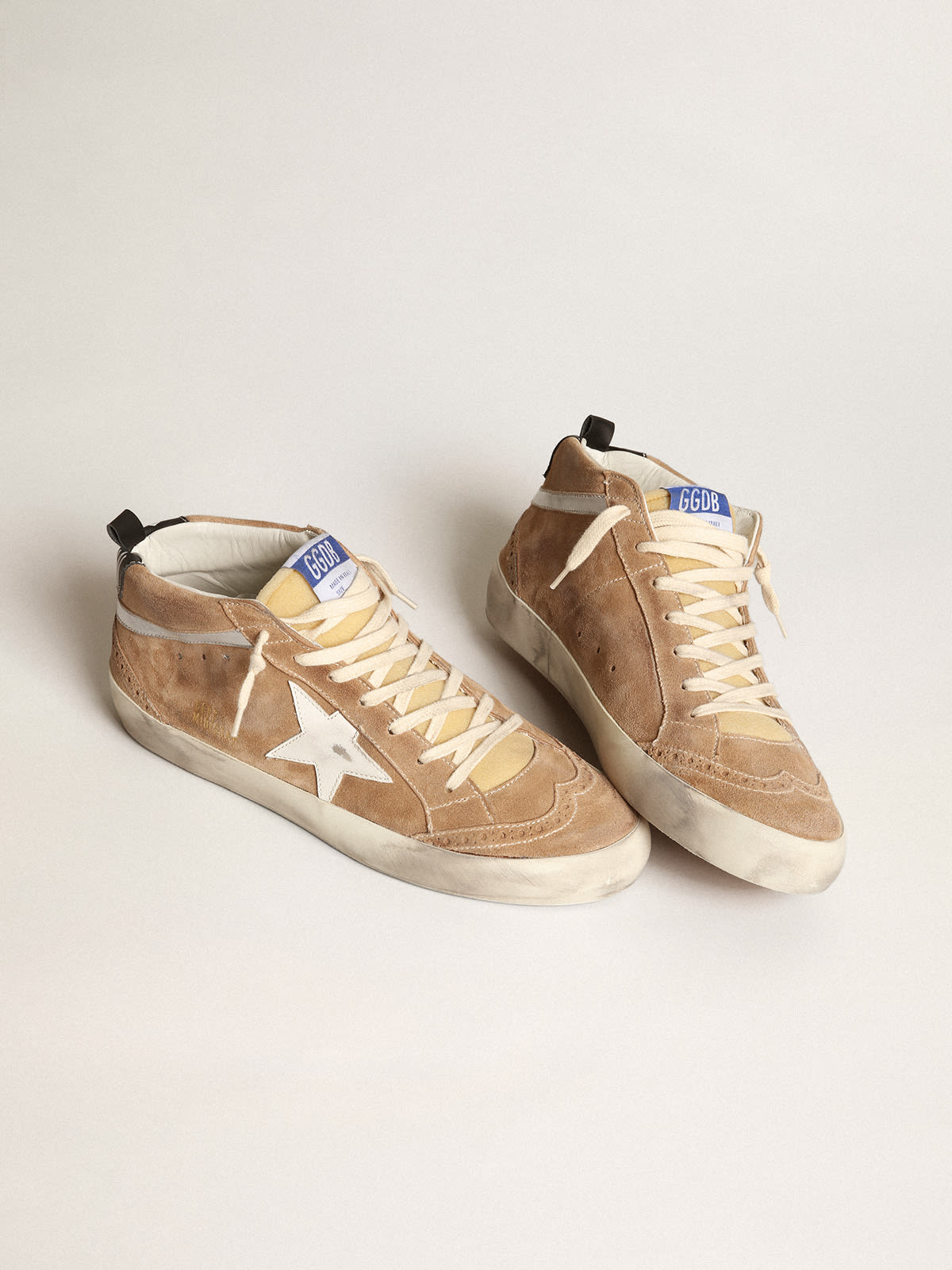 Golden Goose - Mid Star Uomo in suede tabacco con stella in pelle bianca in 