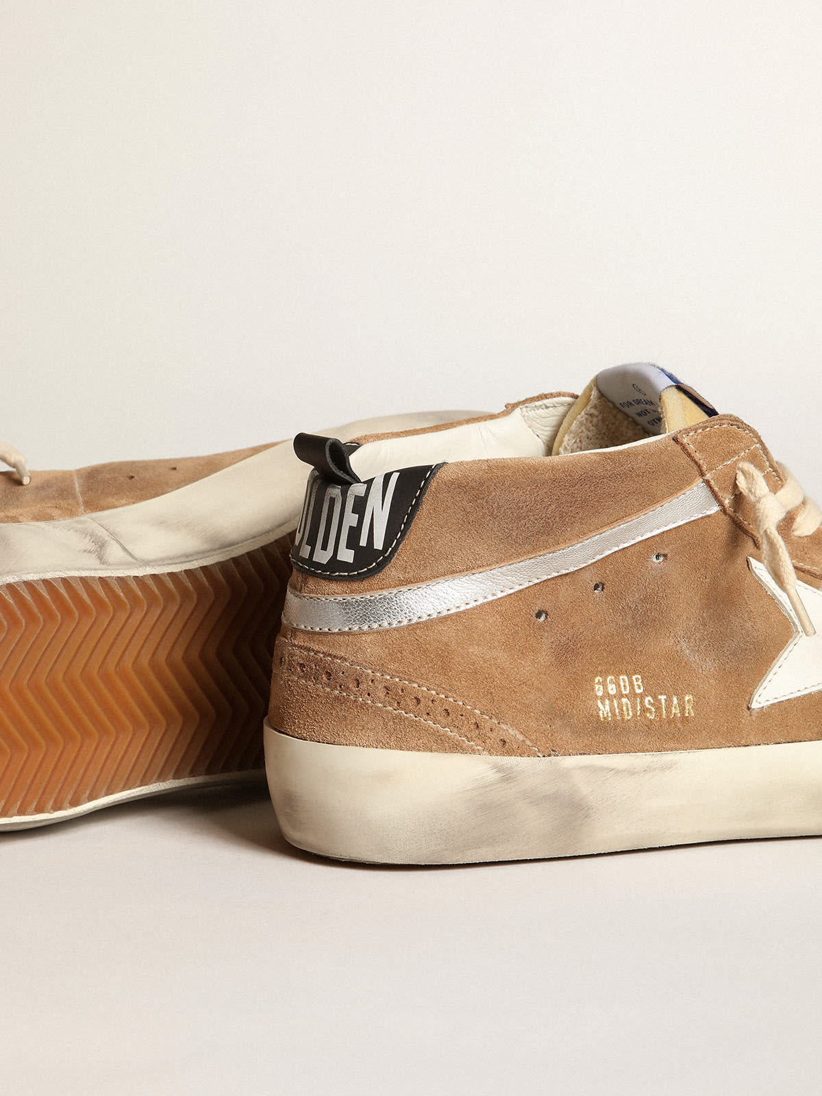 Golden Goose - Mid Star Uomo in suede tabacco con stella in pelle bianca in 