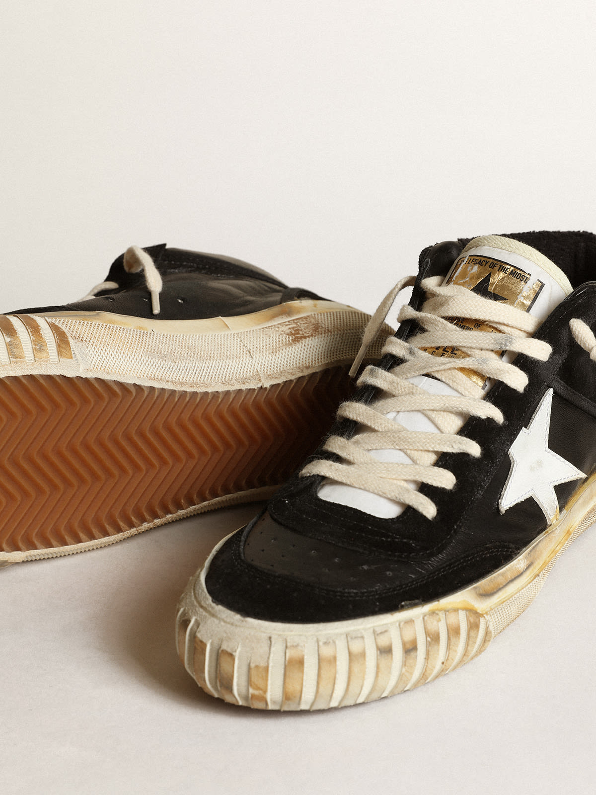 Golden Goose - Mid Star de Mujer de napa y ante negros, estrella de piel blanca in 