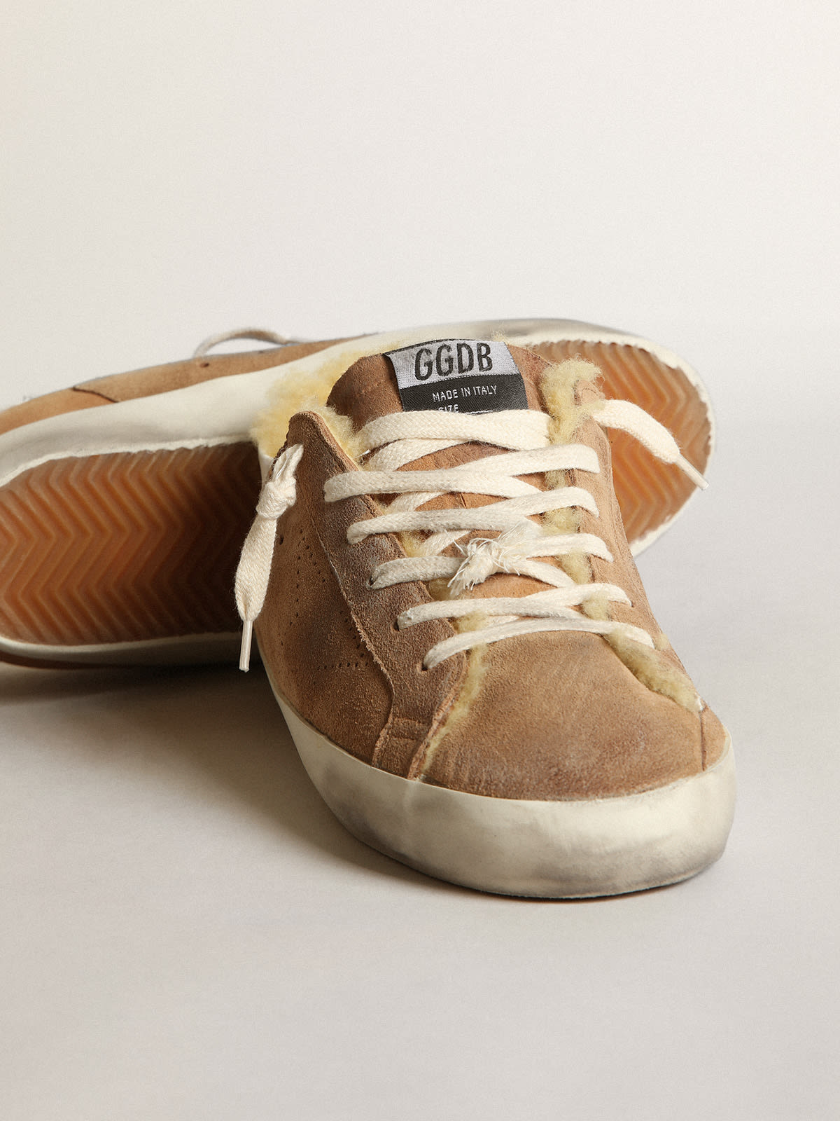 Golden Goose - Super-Star LTD with a perforated star and shearling lining   in 