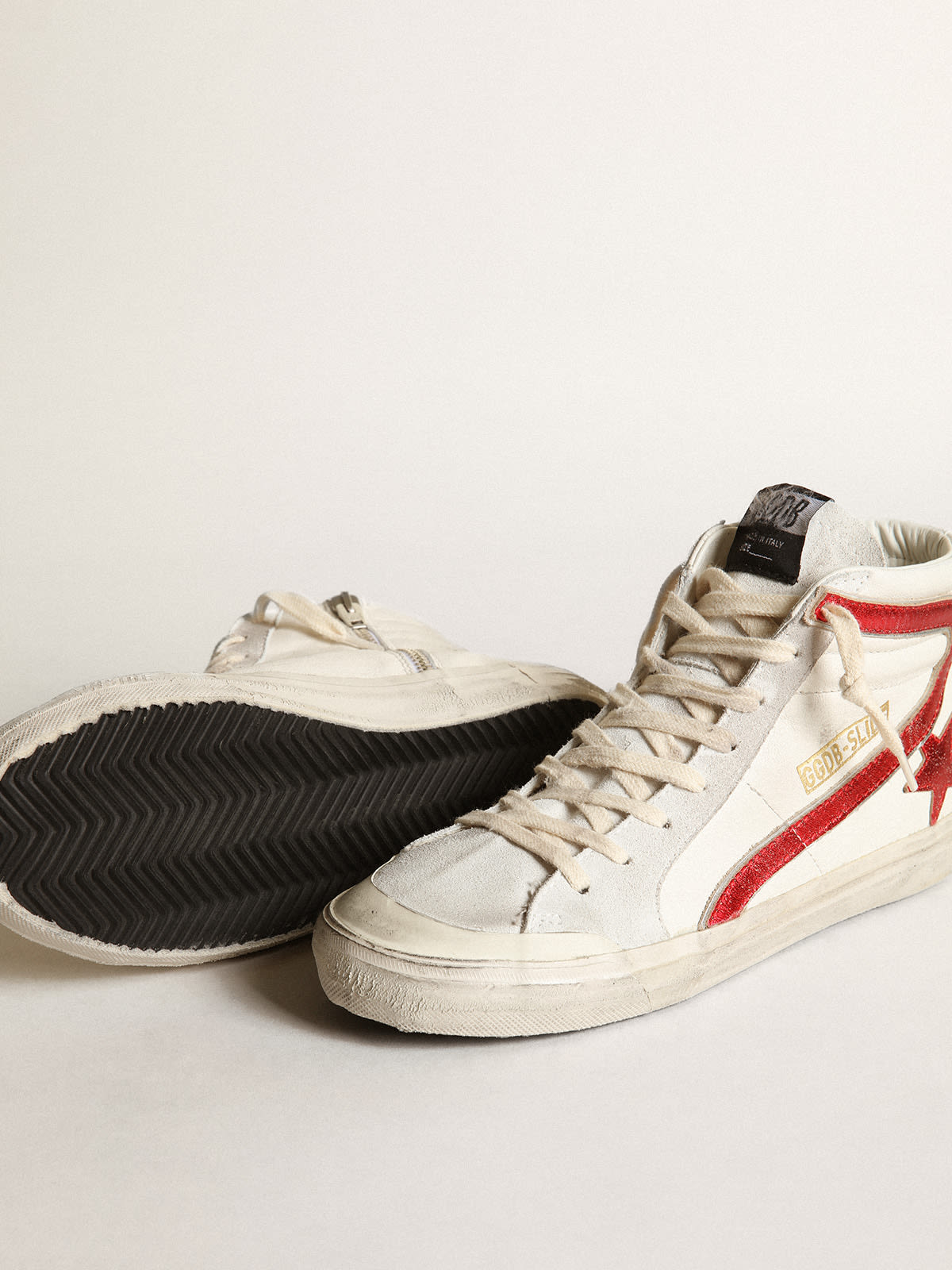 Slide with a red laminated leather star and flash | Golden Goose