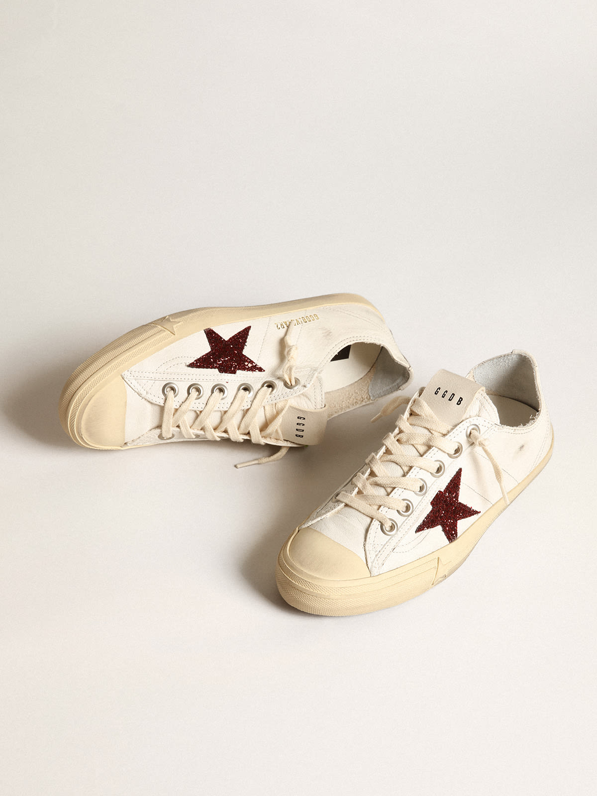 Golden Goose - V-Star sneakers in white nappa leather with red glitter star in 
