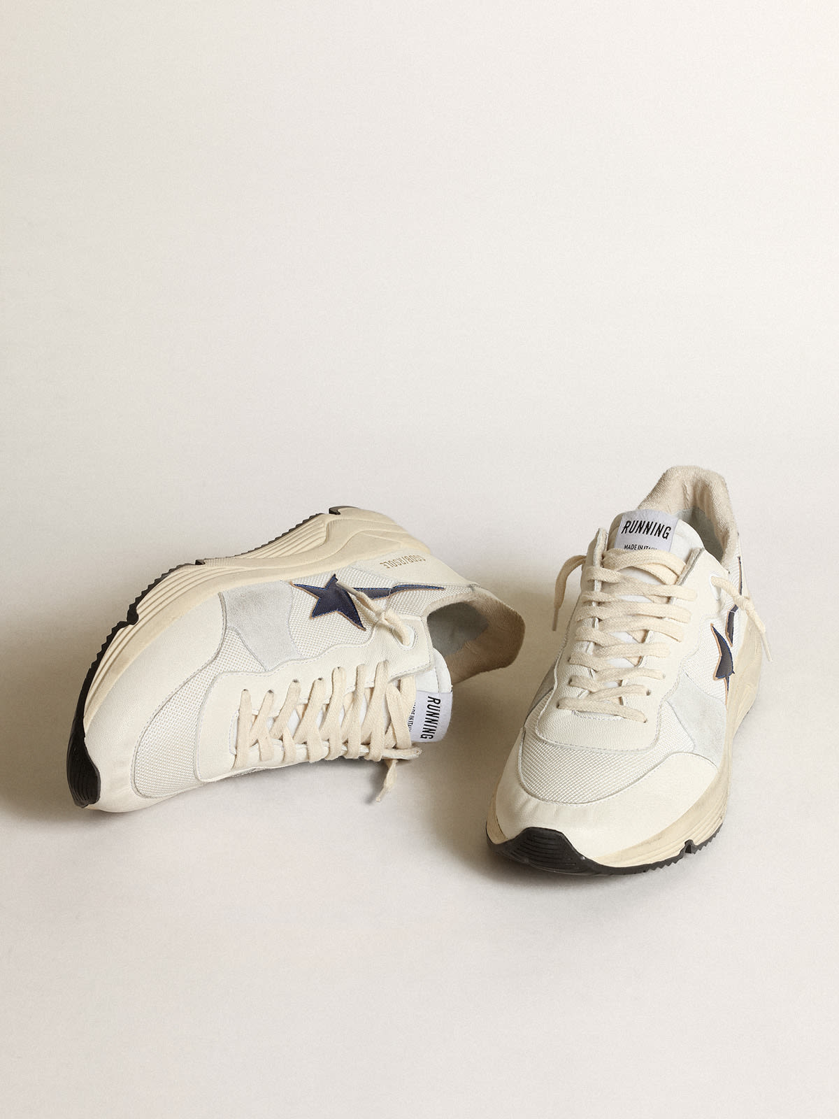 Golden Goose - Weißer Running Sole aus Mesh und Nappaleder mit blauem Stern in 