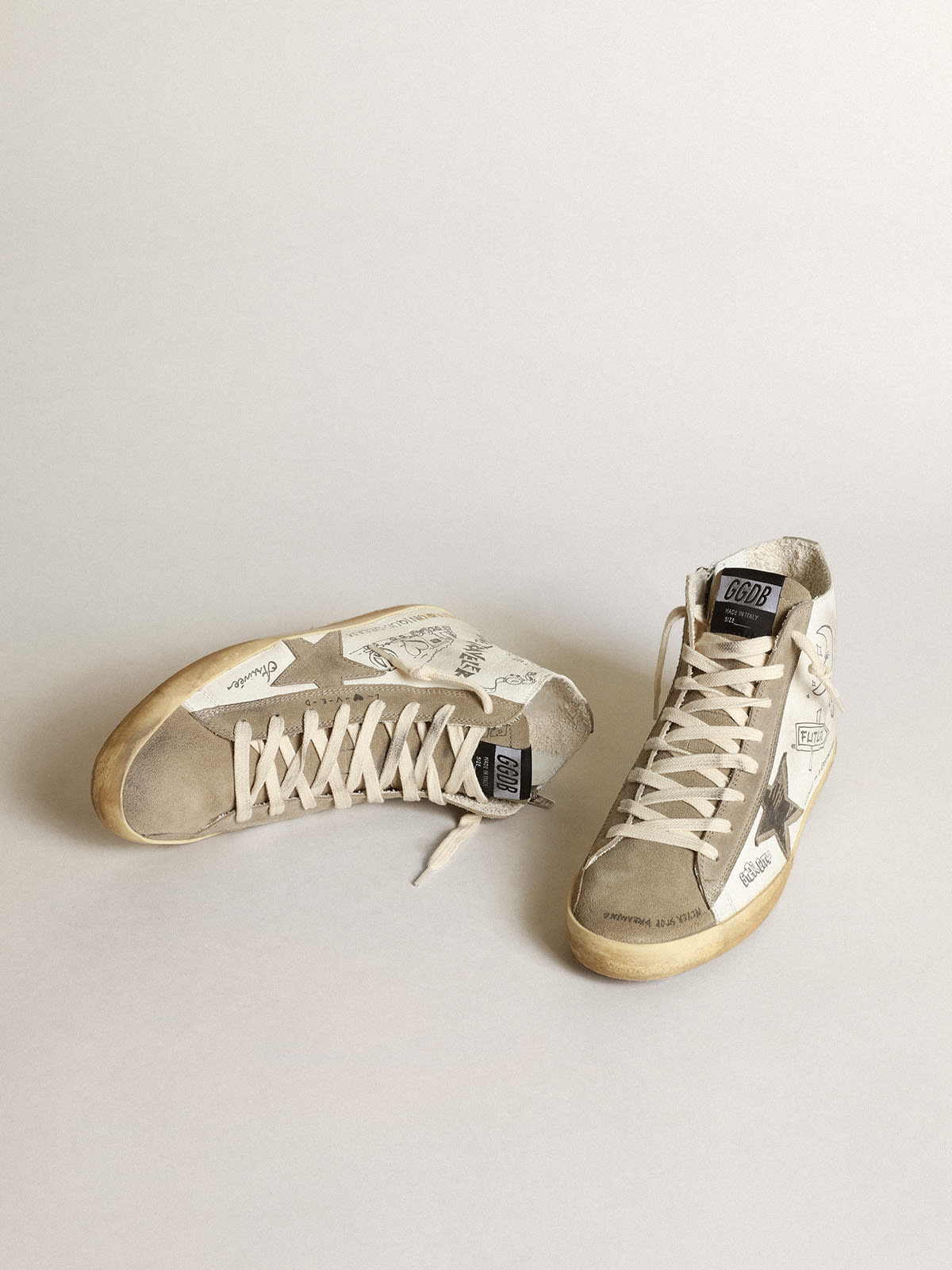 Golden Goose - Sneakers Francy pour femme avec empiècements en daim couleur tourterelle et inscriptions noires all-over in 