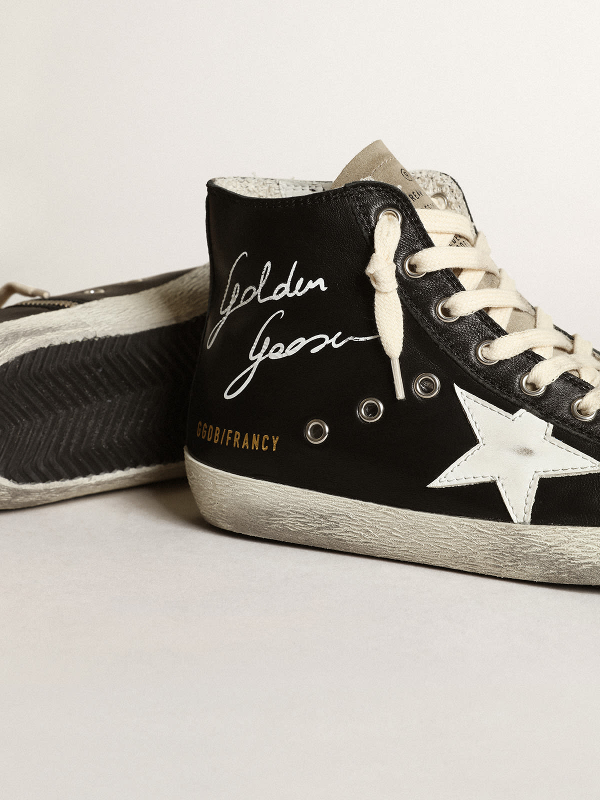 Golden Goose - Sneaker Francy in nappa nera con stella in pelle bianca e linguetta in suede color tortora in 