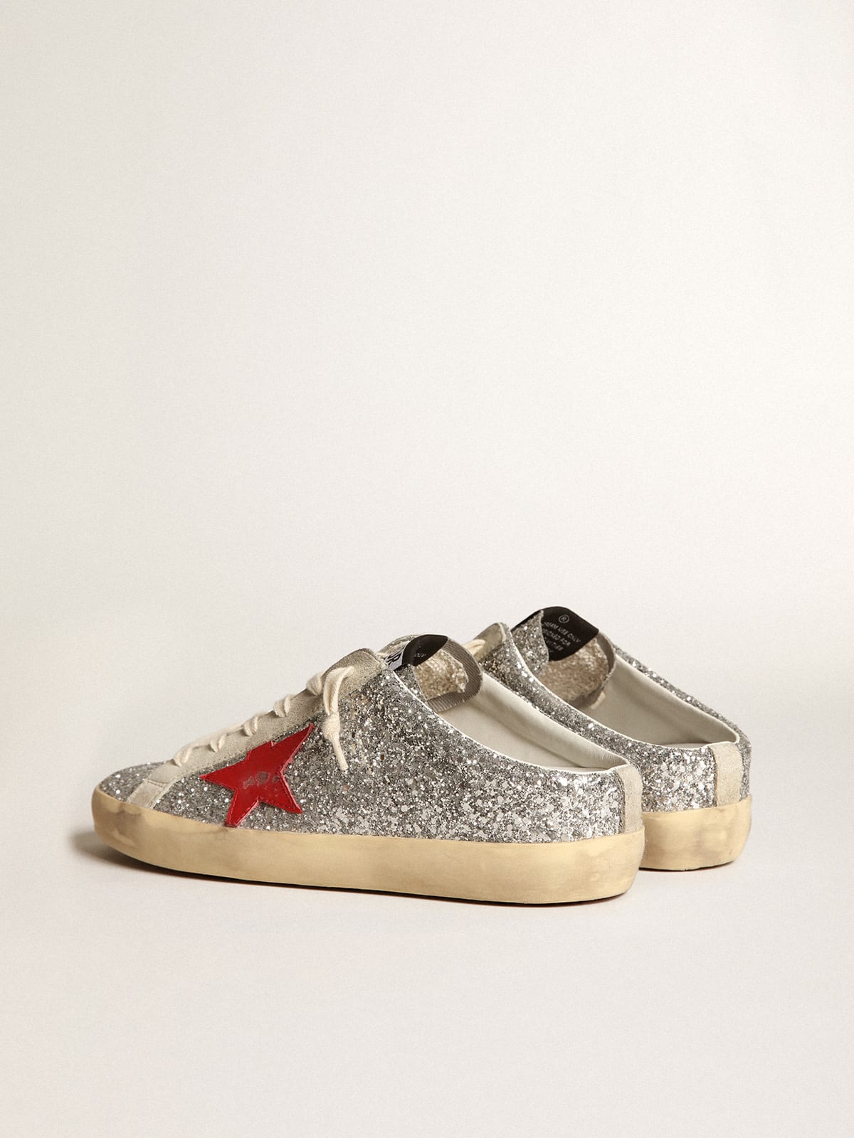 Golden Goose - Mule Super-Star feminino em glitter prateado com estrela de couro vermelho in 