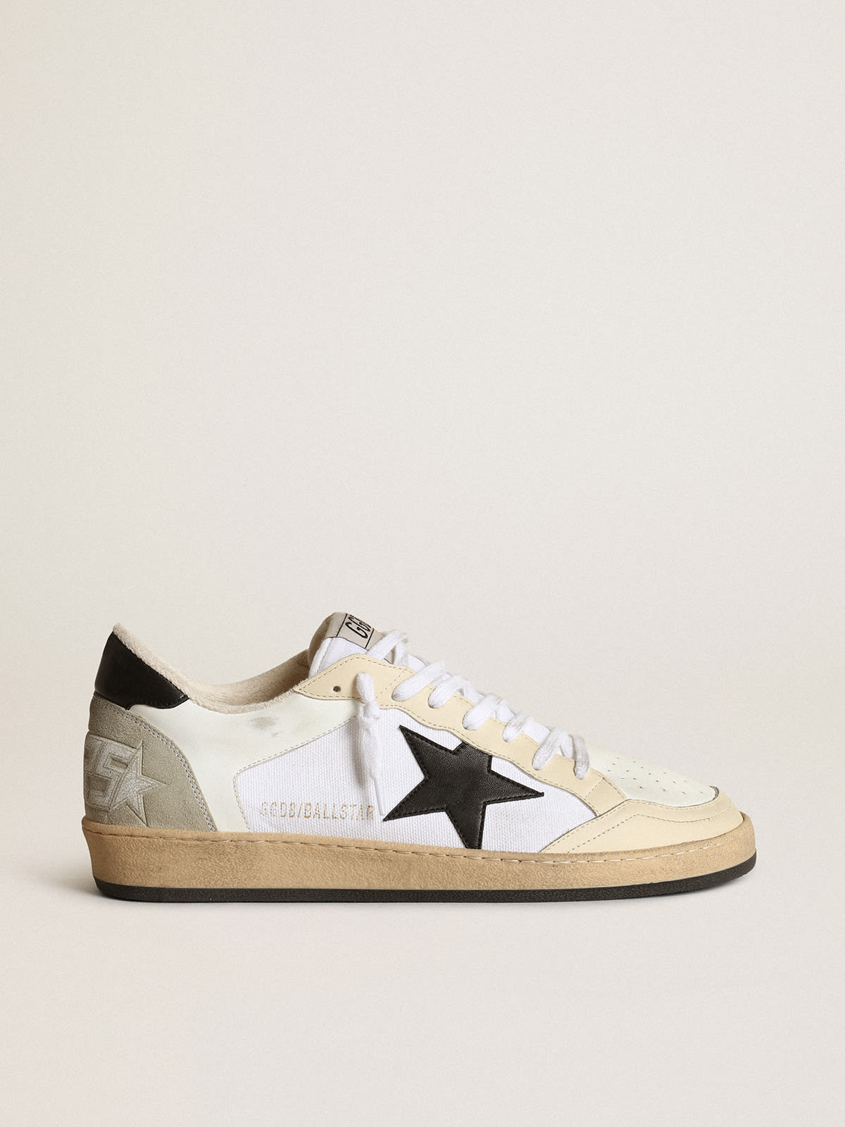 puenting luego Pigmalión Zapatillas deportivas Ball Star para hombre de lona y piel blancas con  aplicaciones de piel marfil y estrella de napa negra | Golden Goose