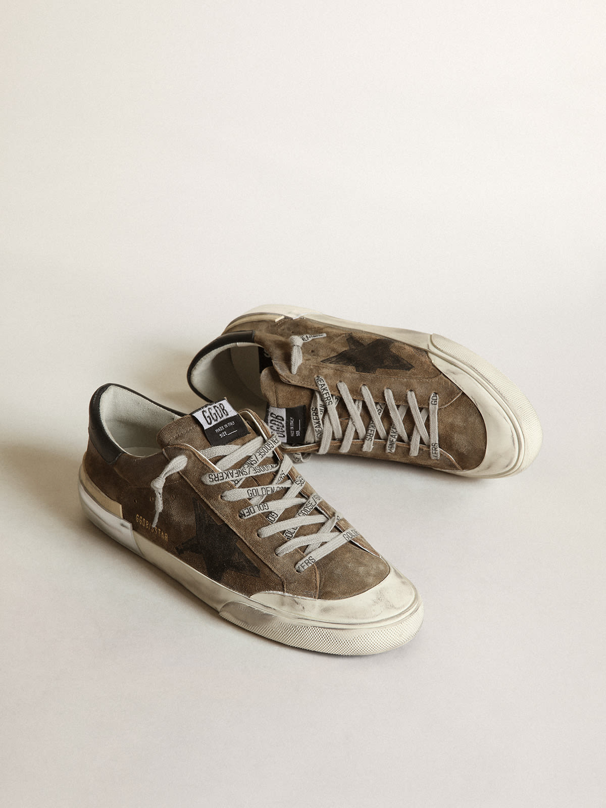 Golden Goose - Super-Star in military-green suede with screen-printed star in 