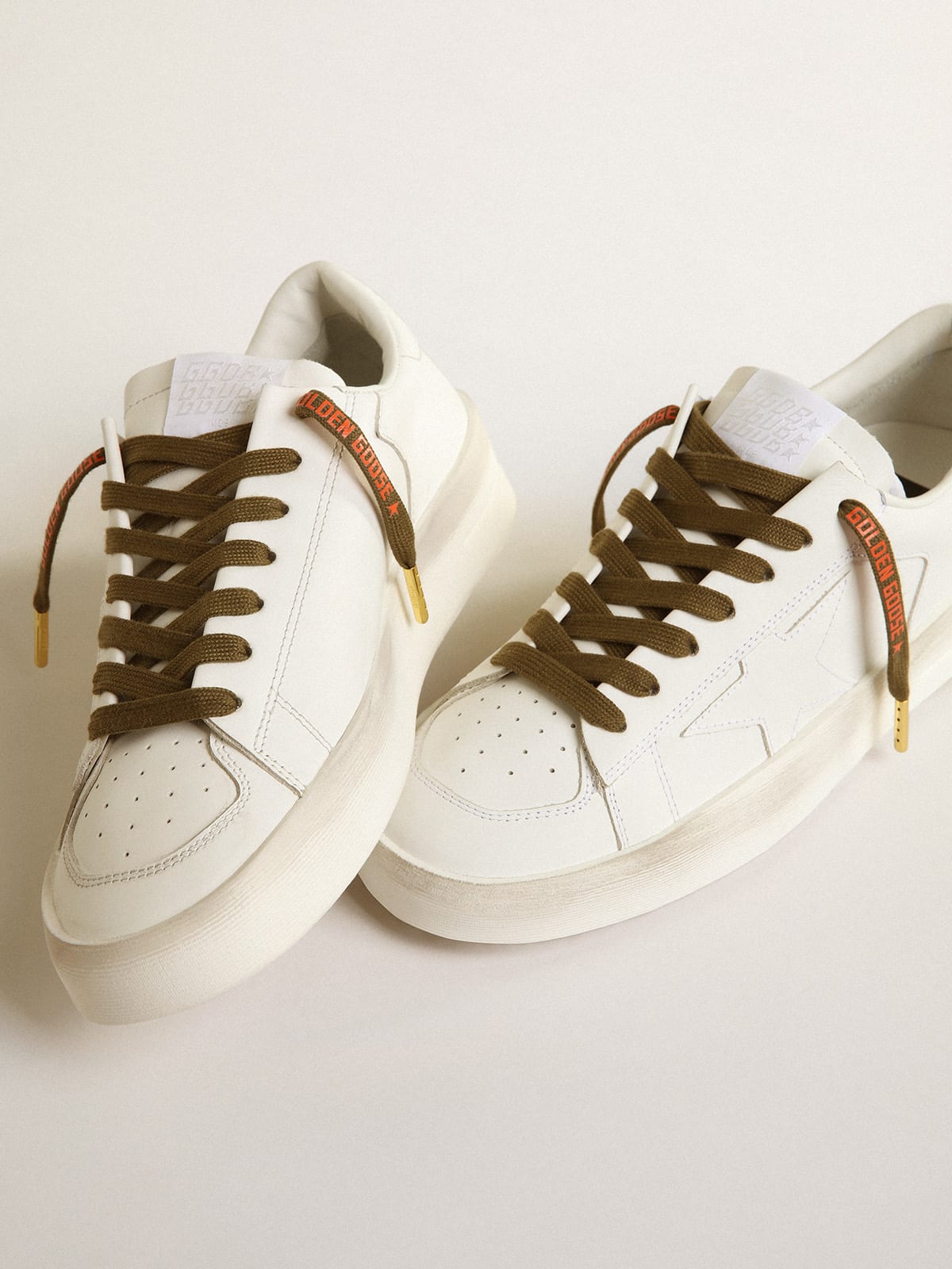 Golden Goose - Lacci in cotone color verde militare con logo arancione a contrasto in 