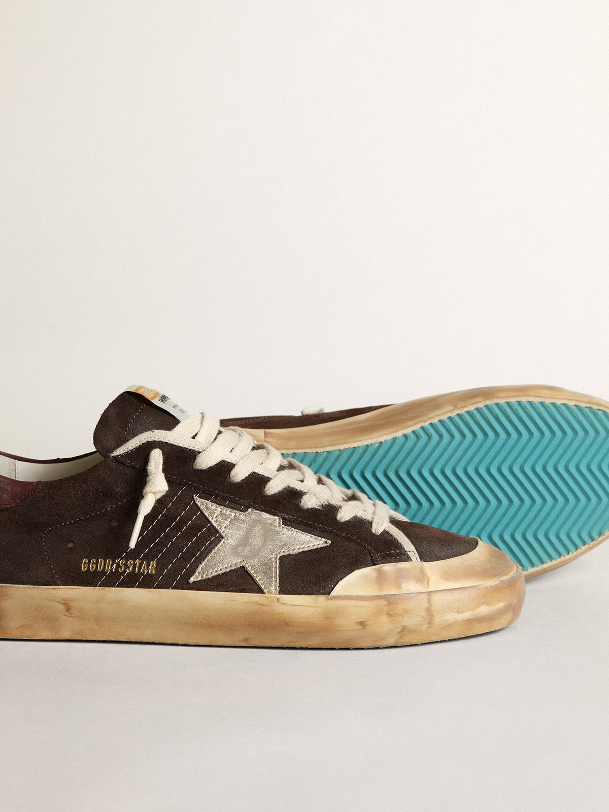 Golden Goose - Super-Star Penstar in brown suede with a platinum star in 