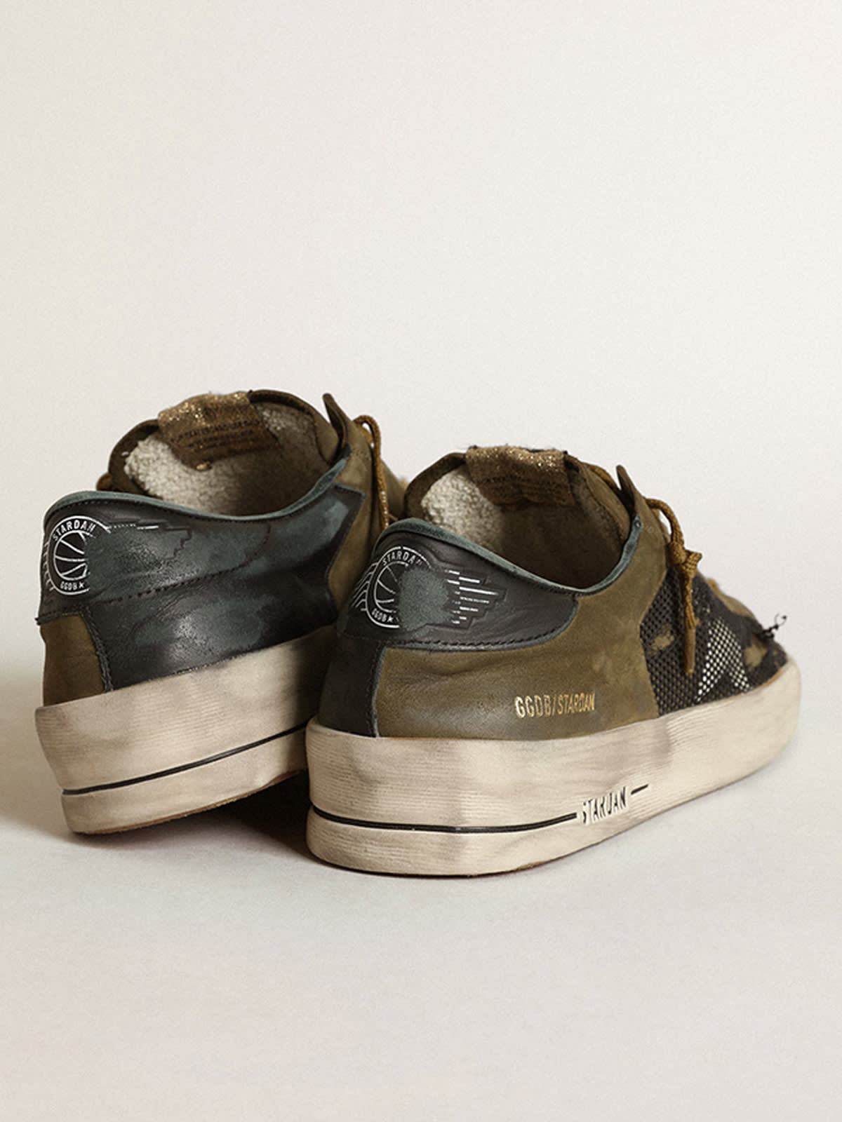 Golden Goose - Stardan Uomo in nabuk verde militare e rete nera e stella bianca in 