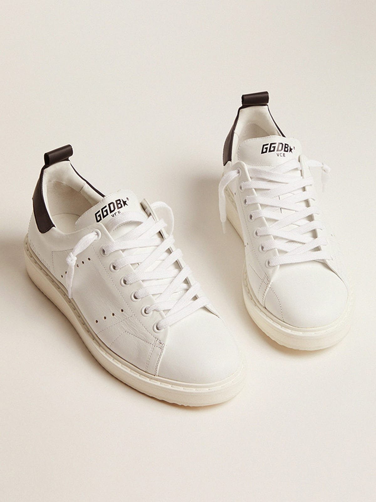 Golden Goose - Starter sneakers in white leather with black leather heel tab in 