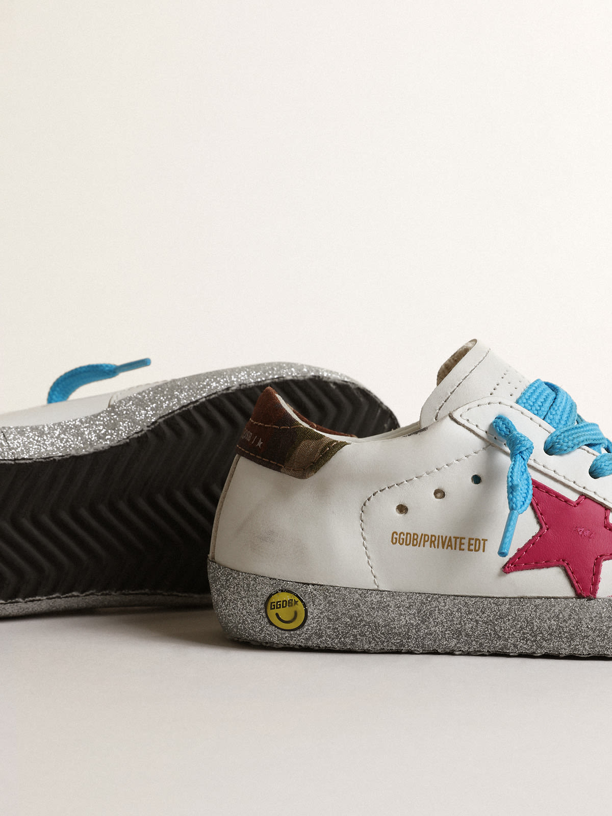 Golden Goose - Junior Super-Star LTD with fuchsia star and glitter foxing in 