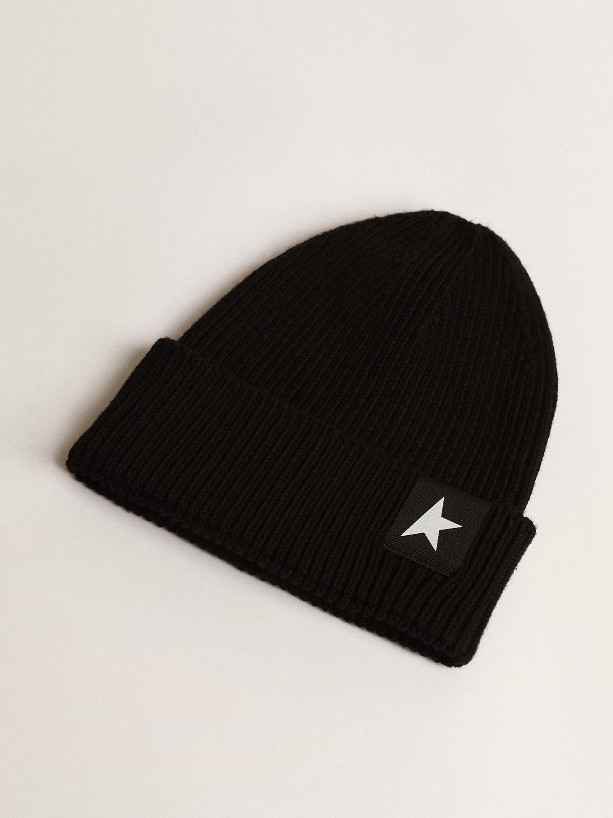 Golden Goose - Black cotton beanie with contrasting white star in 