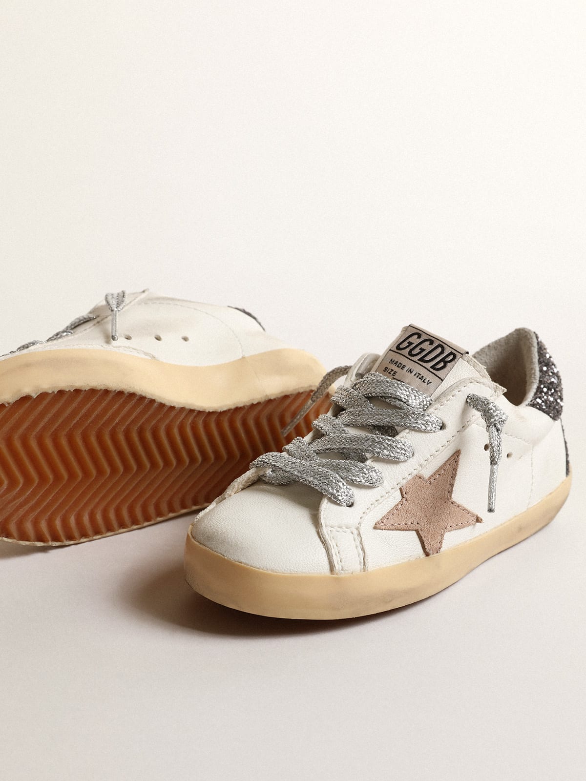 Golden Goose - Super-Star Junior with a hazelnut star and glitter heel tab in 