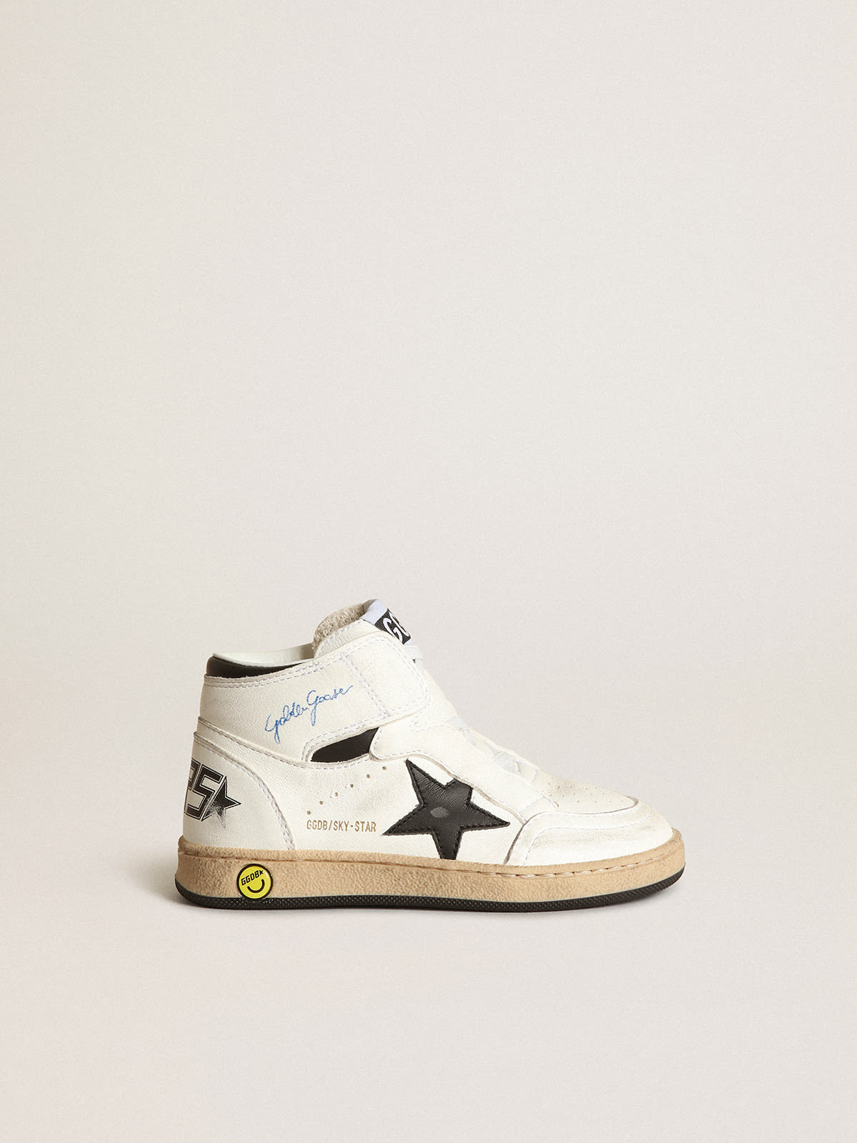 Golden Goose - Sky-Star Junior in white nappa leather with black leather star in 