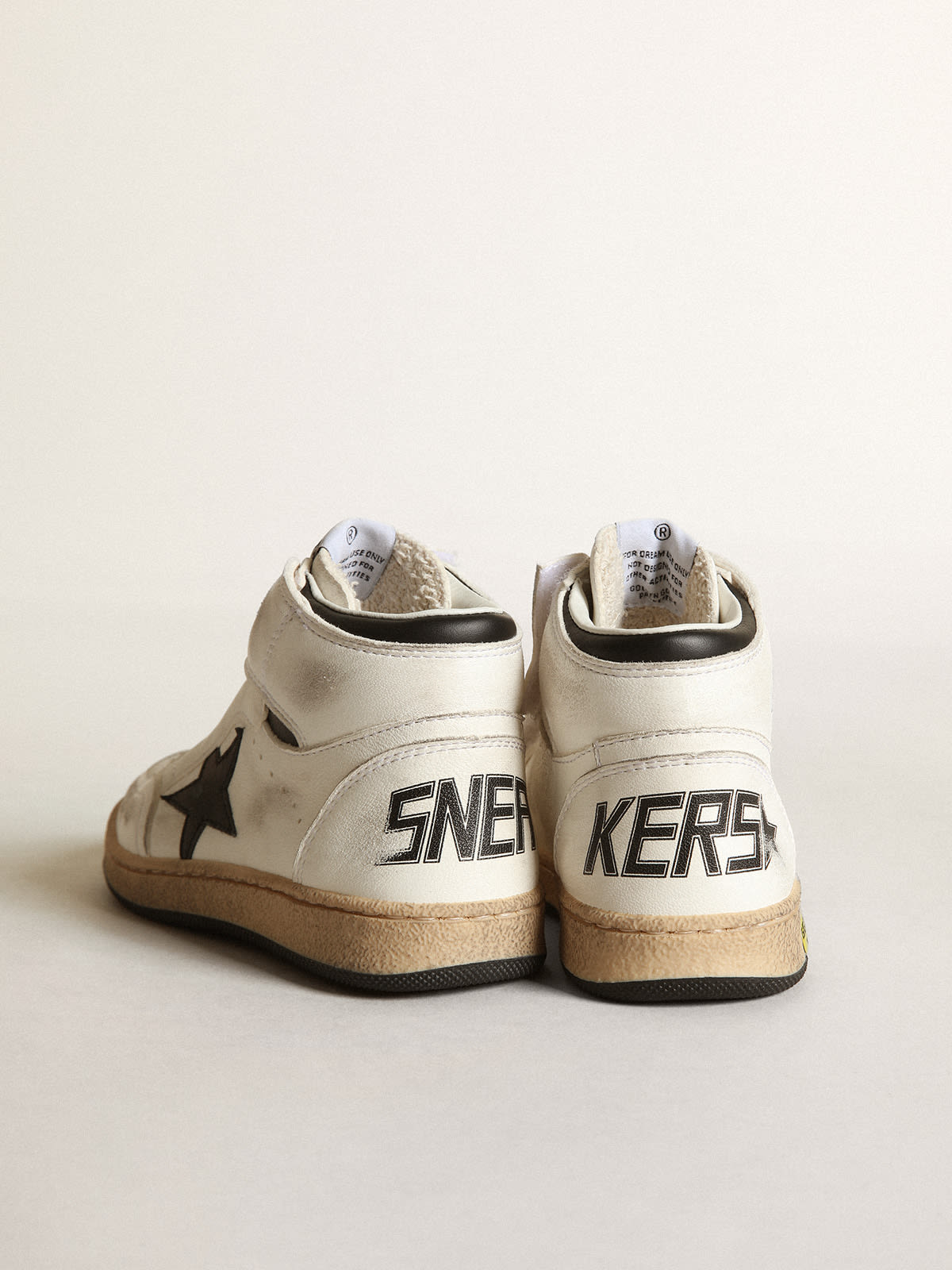 Golden Goose - Sky-Star Junior in white nappa leather with black leather star in 