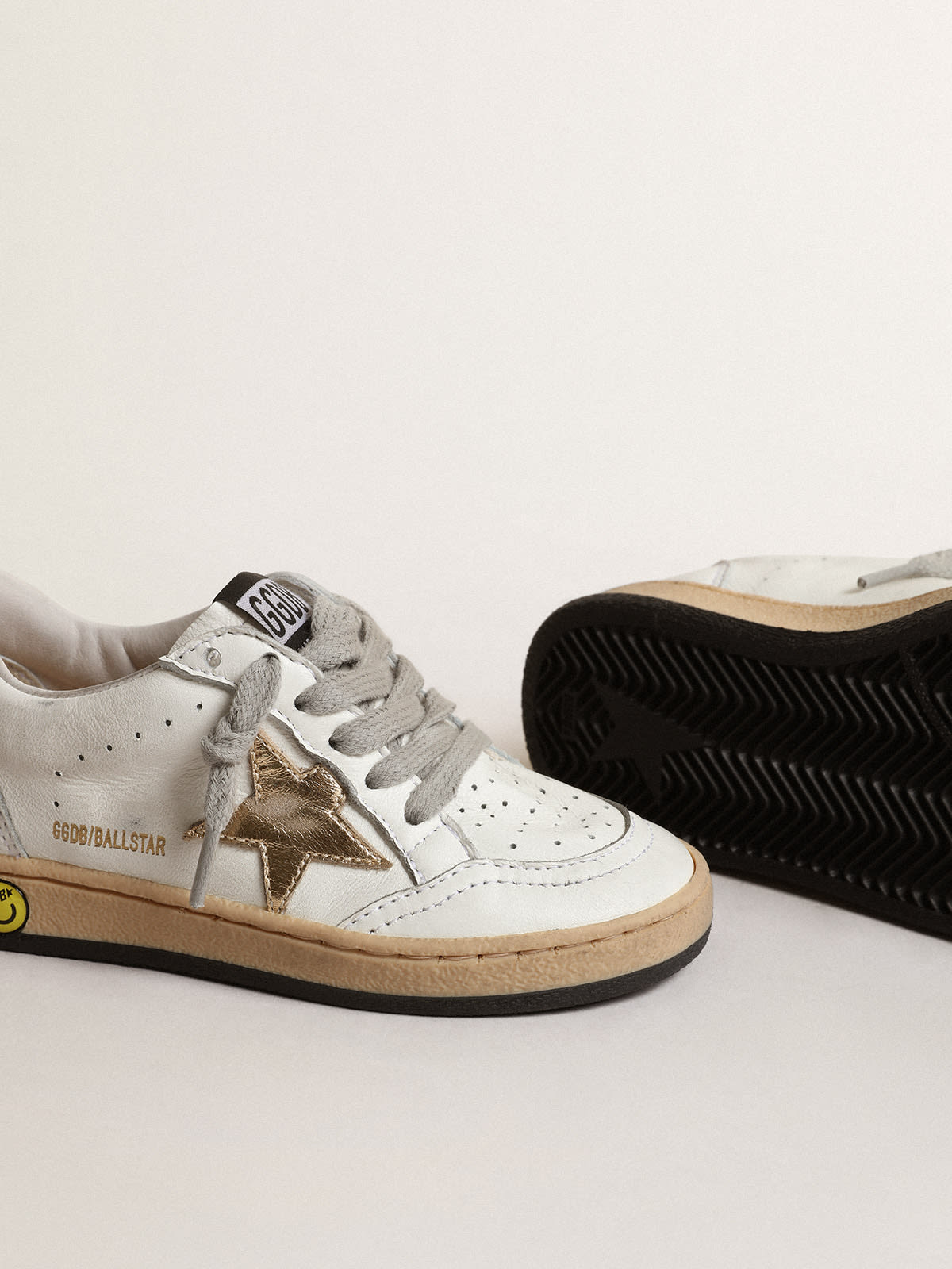 Golden Goose - Ball Star Junior with gold metallic leather star and heel tab in 
