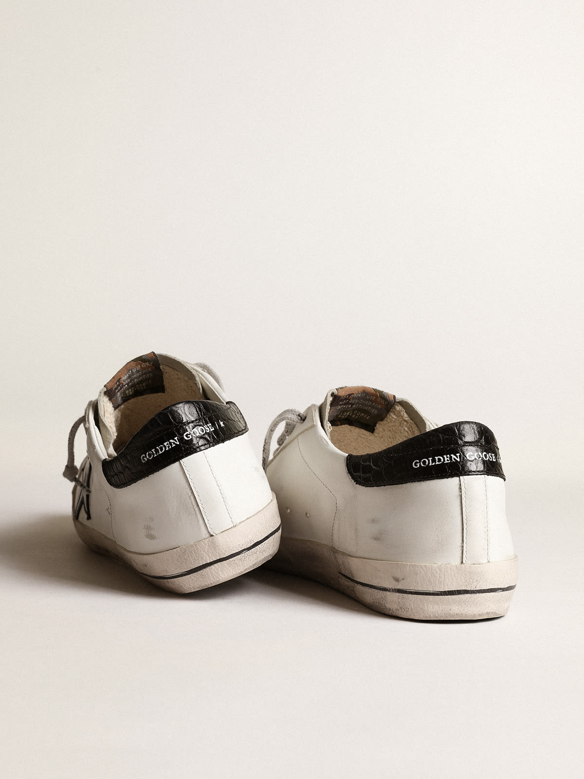 Golden Goose - Super-Star mit Stern aus blauem Metallic-Leder und schwarzer Ferse in 