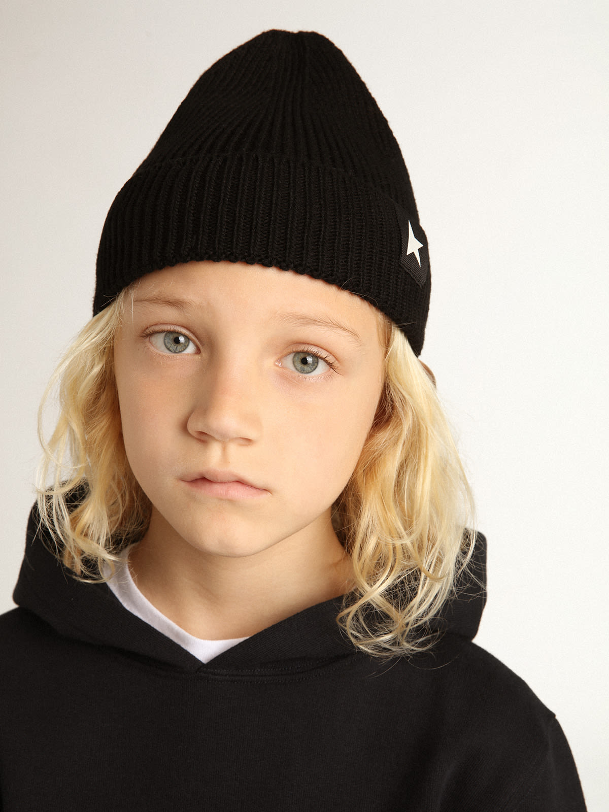 Golden Goose - Black cotton beanie with contrasting white star in 