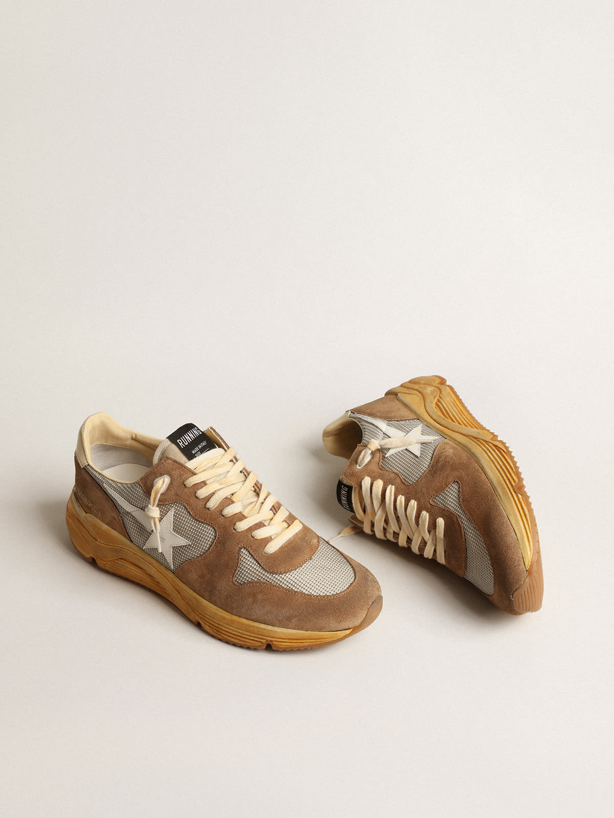 Golden Goose - Running Sole aus silberfarbenem Mesh und tabakbraunem Suede  in 