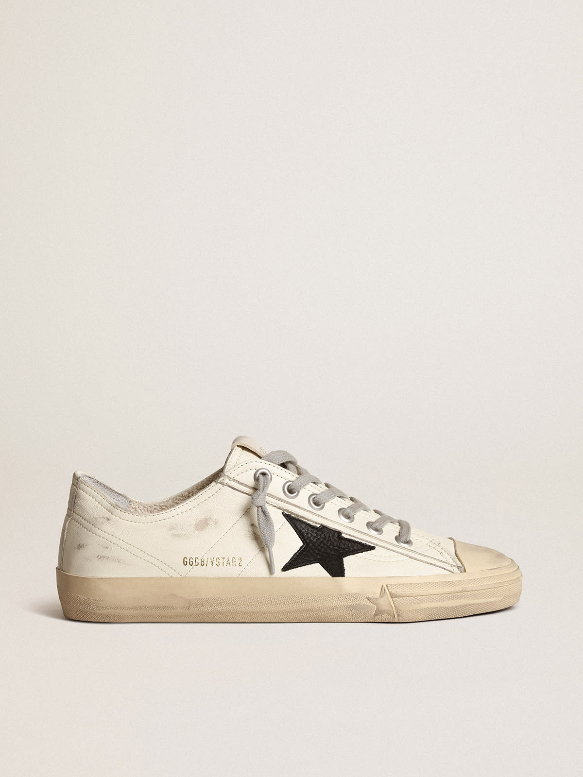 Golden Goose - V-Star sneakers in off-white nappa leather with black nubuck star in 