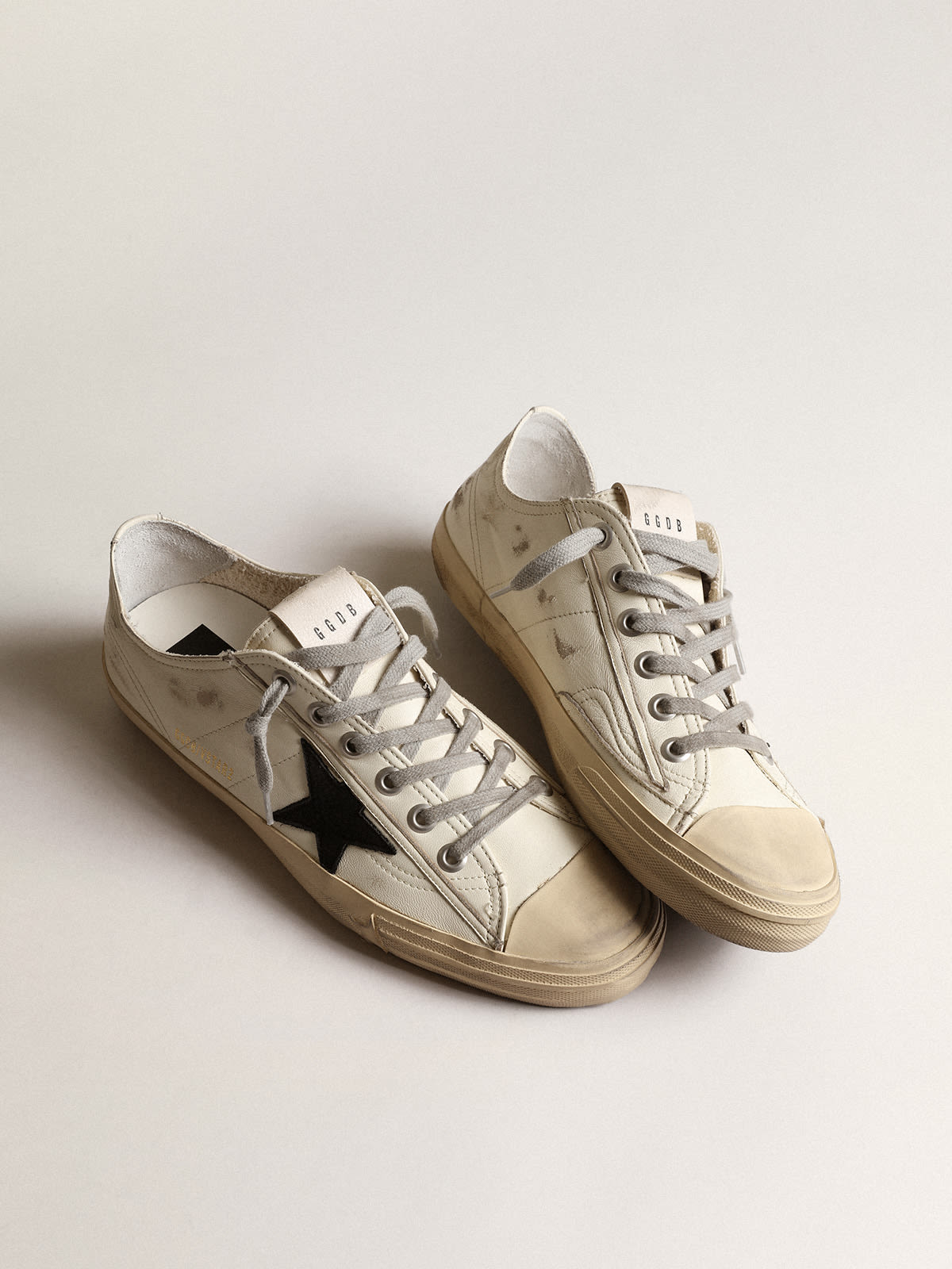 Golden goose v store star sneaker