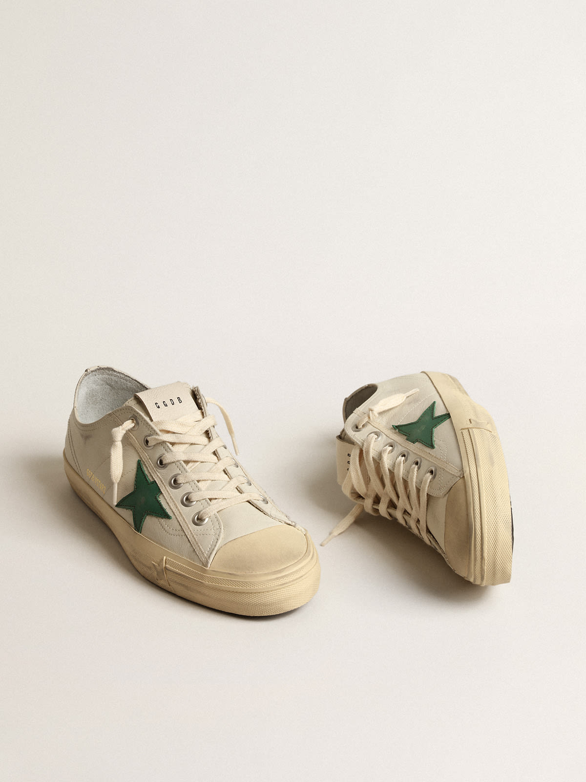 Golden Goose - V-Star in glossy leather with green leather star in 