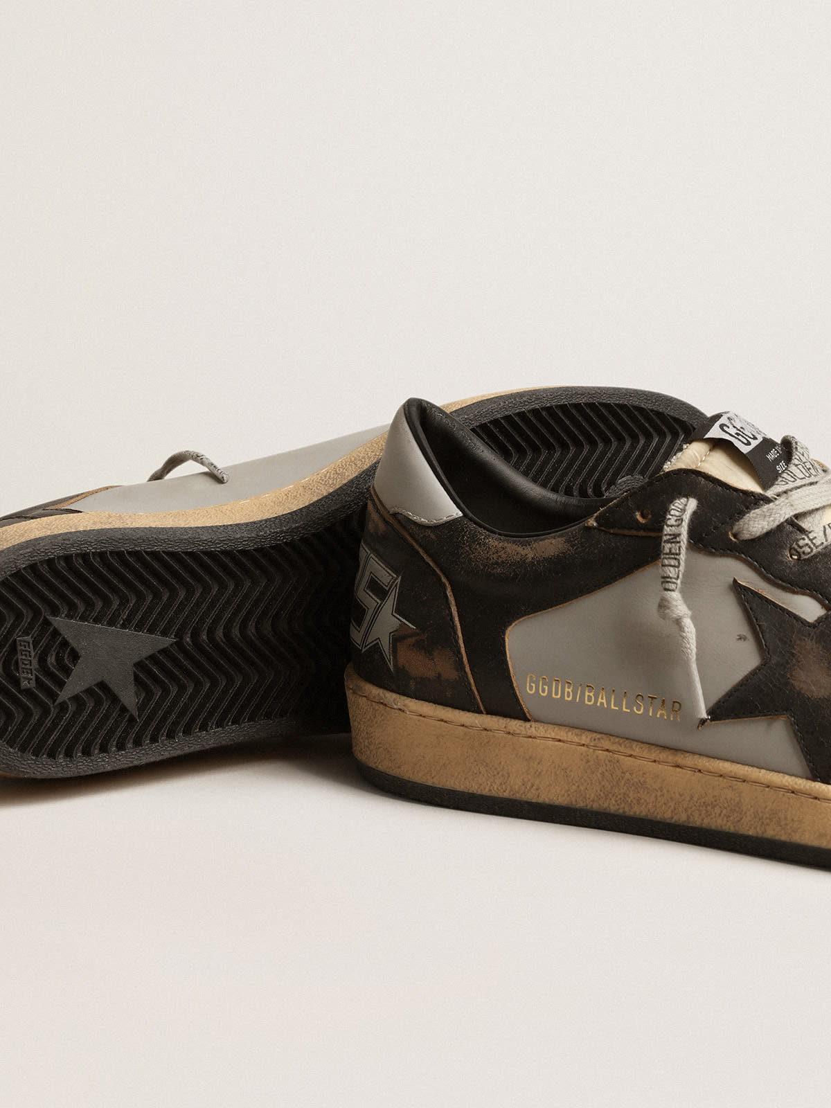 Golden Goose - Ball Star in gray and black leather with black star in 