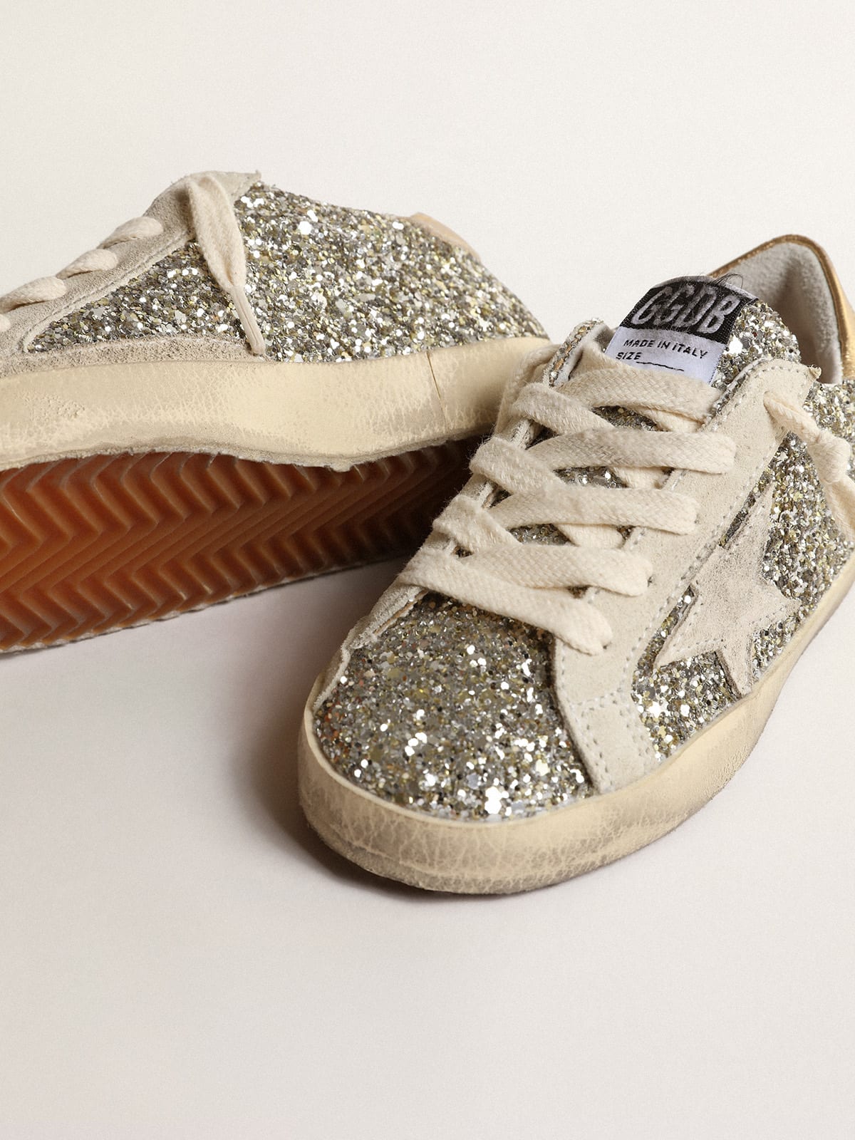 Golden Goose - Super-Star Young à paillettes avec étoile en daim et contrefort doré in 