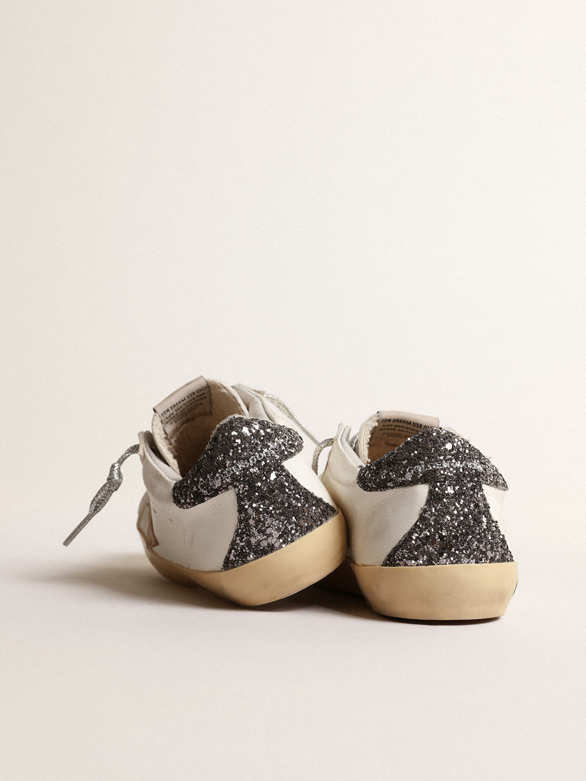 Golden Goose - Super-Star Young with a hazelnut star and glitter heel tab in 