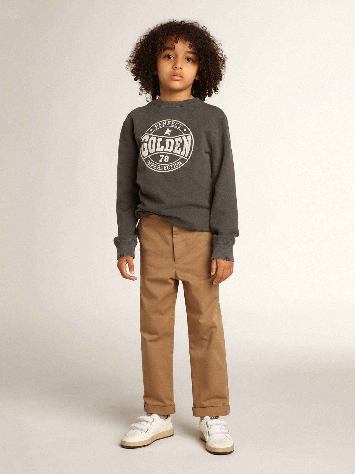 Pantalon chino pour gar on en coton caramel Golden Goose