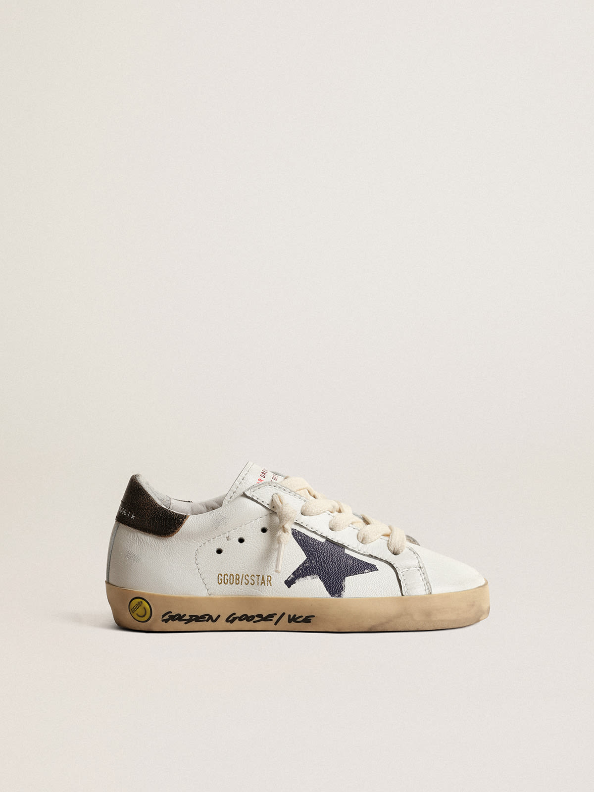 Golden Goose - Super-Star Young in nappa with a printed star and black heel tab in 