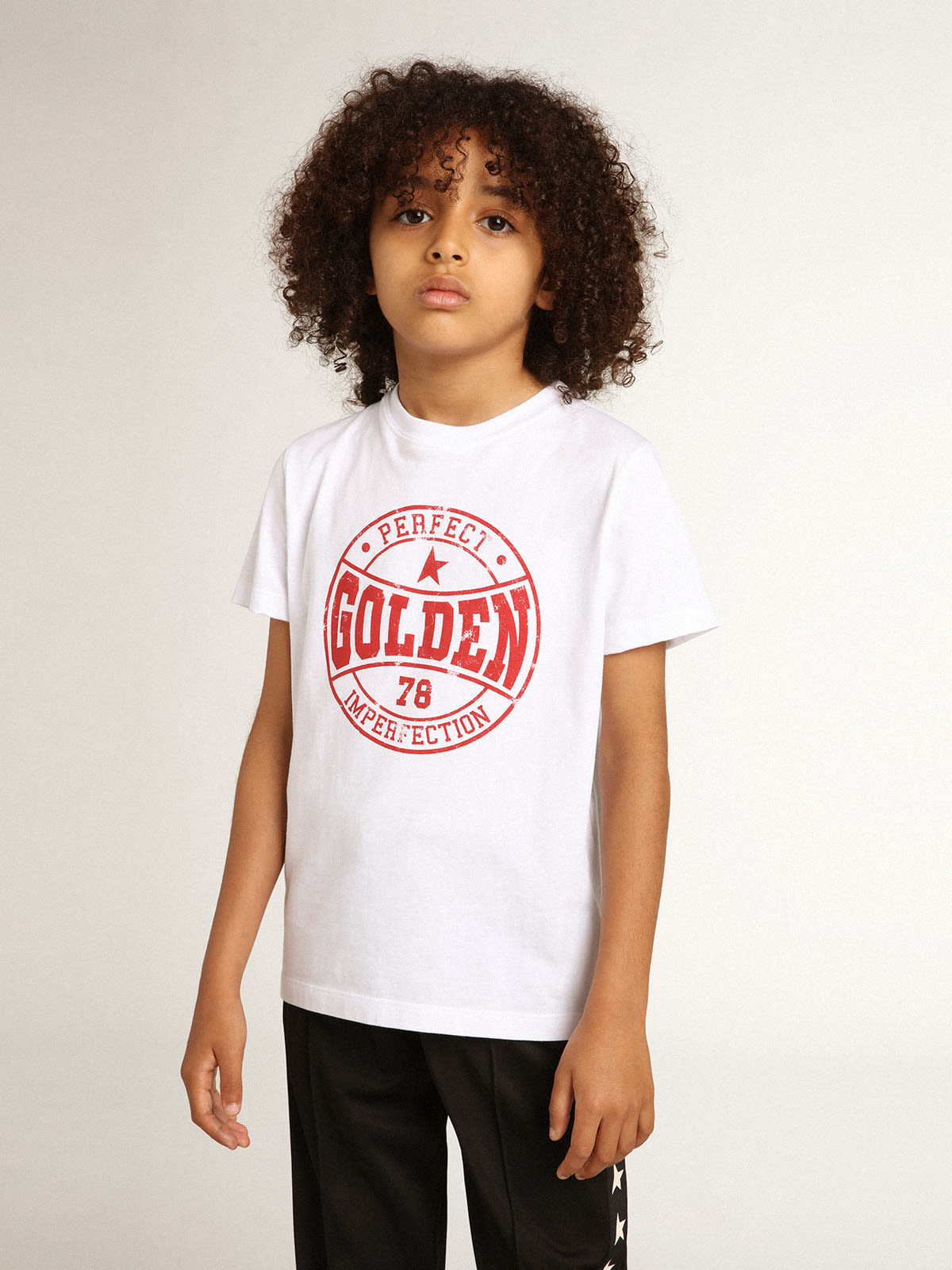 Golden Goose - Boys’ white T-shirt with printed red logo in the center in 