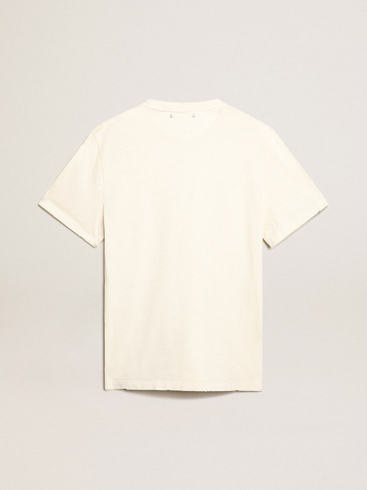 Golden Goose - T-shirt di colore bianco dal trattamento distressed con scritta in 