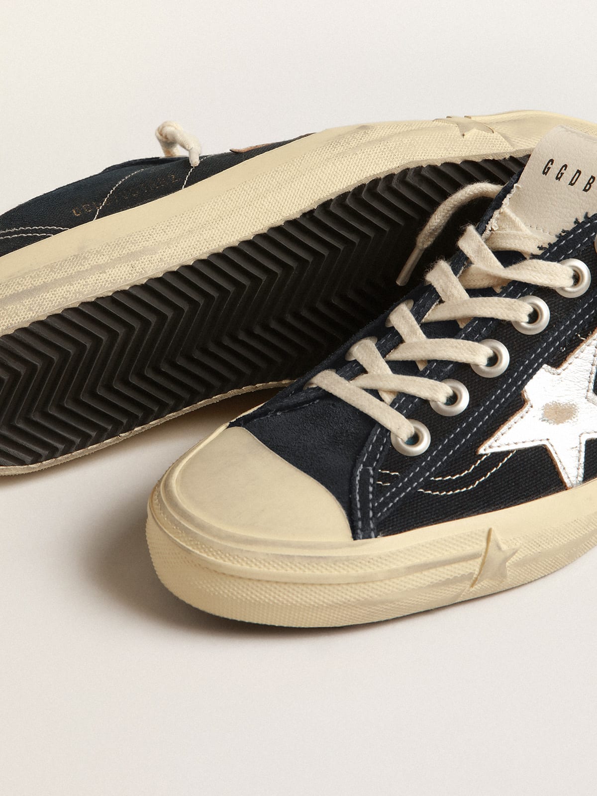 Golden Goose - V-Star in navy-blue canvas with a silver laminated leather star in 