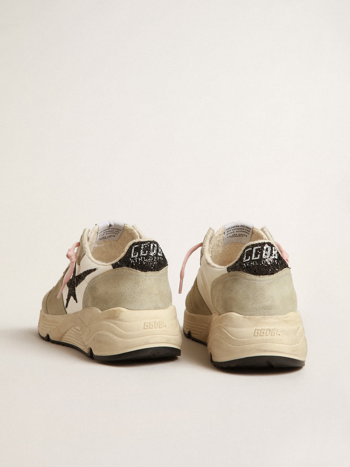 Golden Goose - Running Sole con aplicaciones de ante gris y estrella con purpurina negra in 